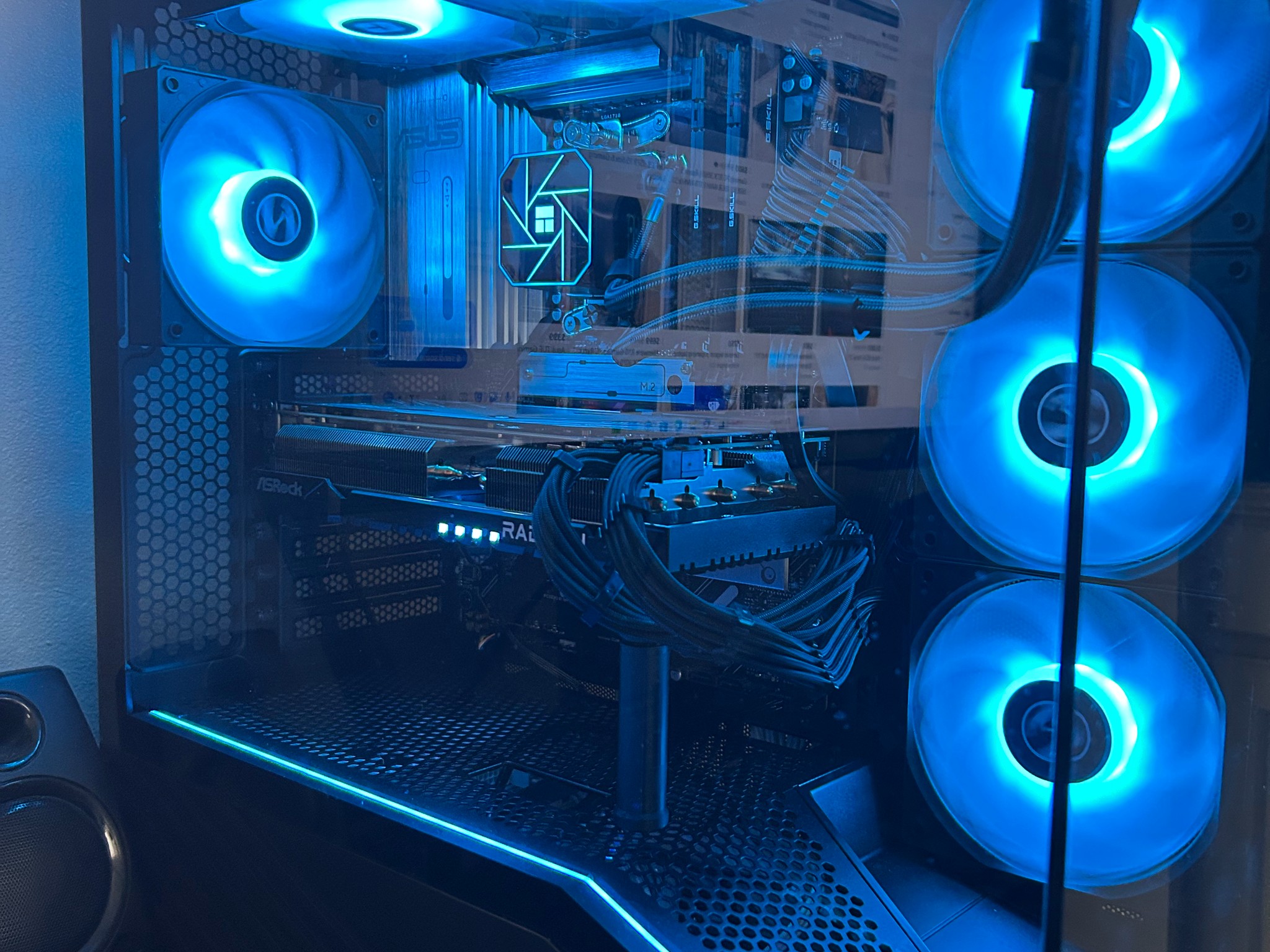 Ryzen 9 9850X3D / RX 7900 GRE / 32GB DDR5 / 360mm AIO / 1TB NVMe – High‑End Gaming & Dev PC