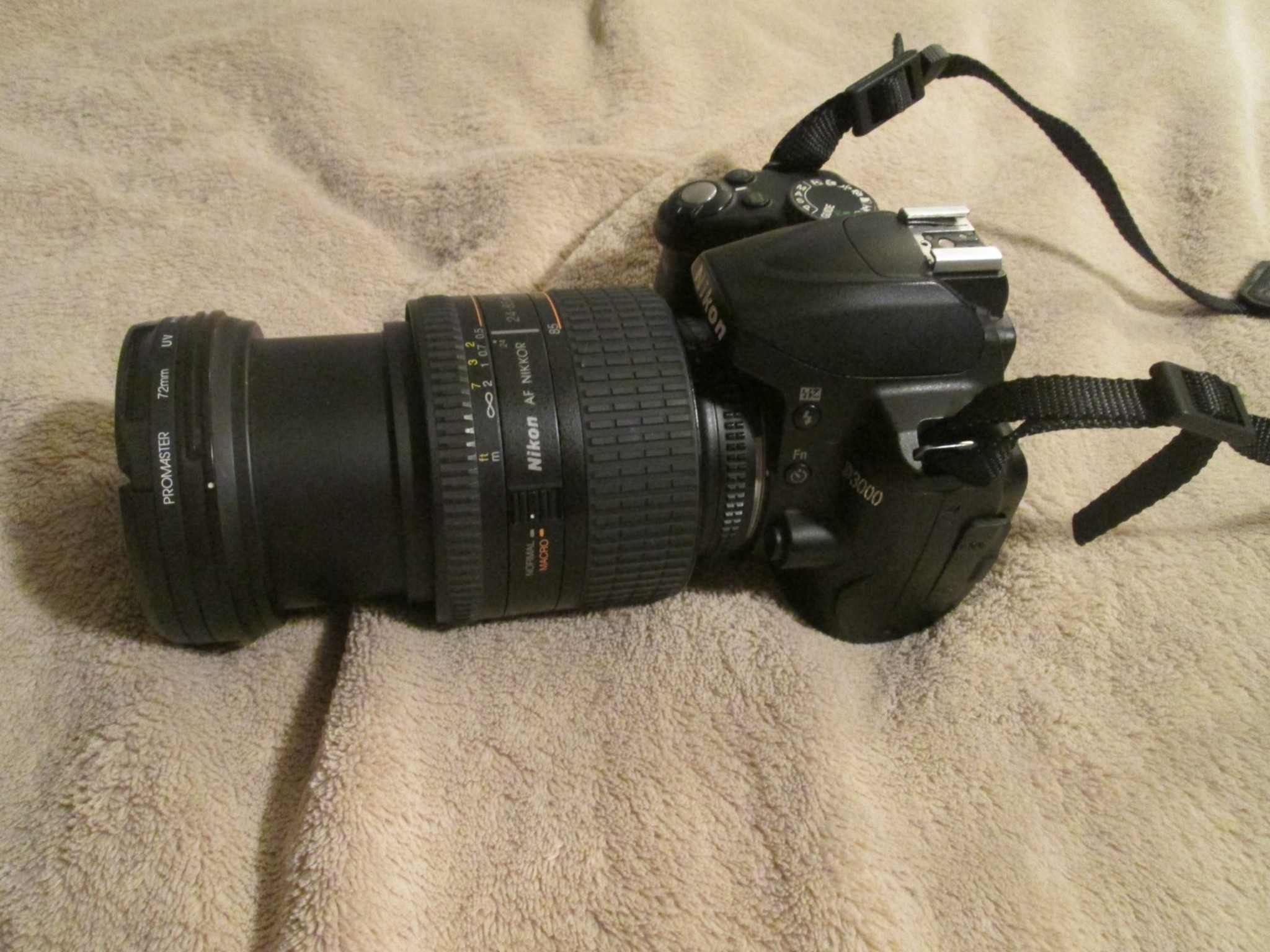 Nikon D3000 With Bag And Accessories
