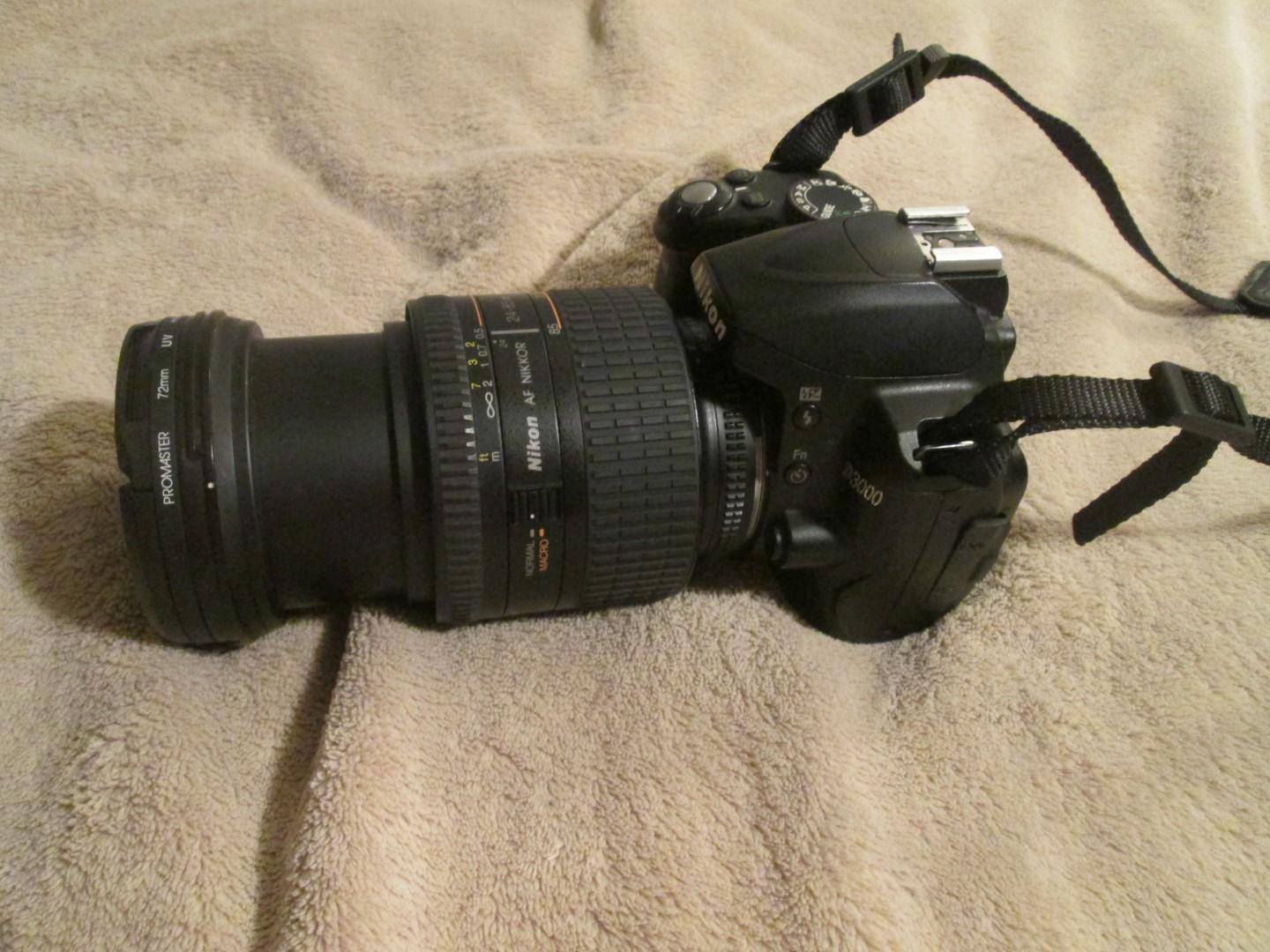 Nikon D3000 With Bag And Accessories