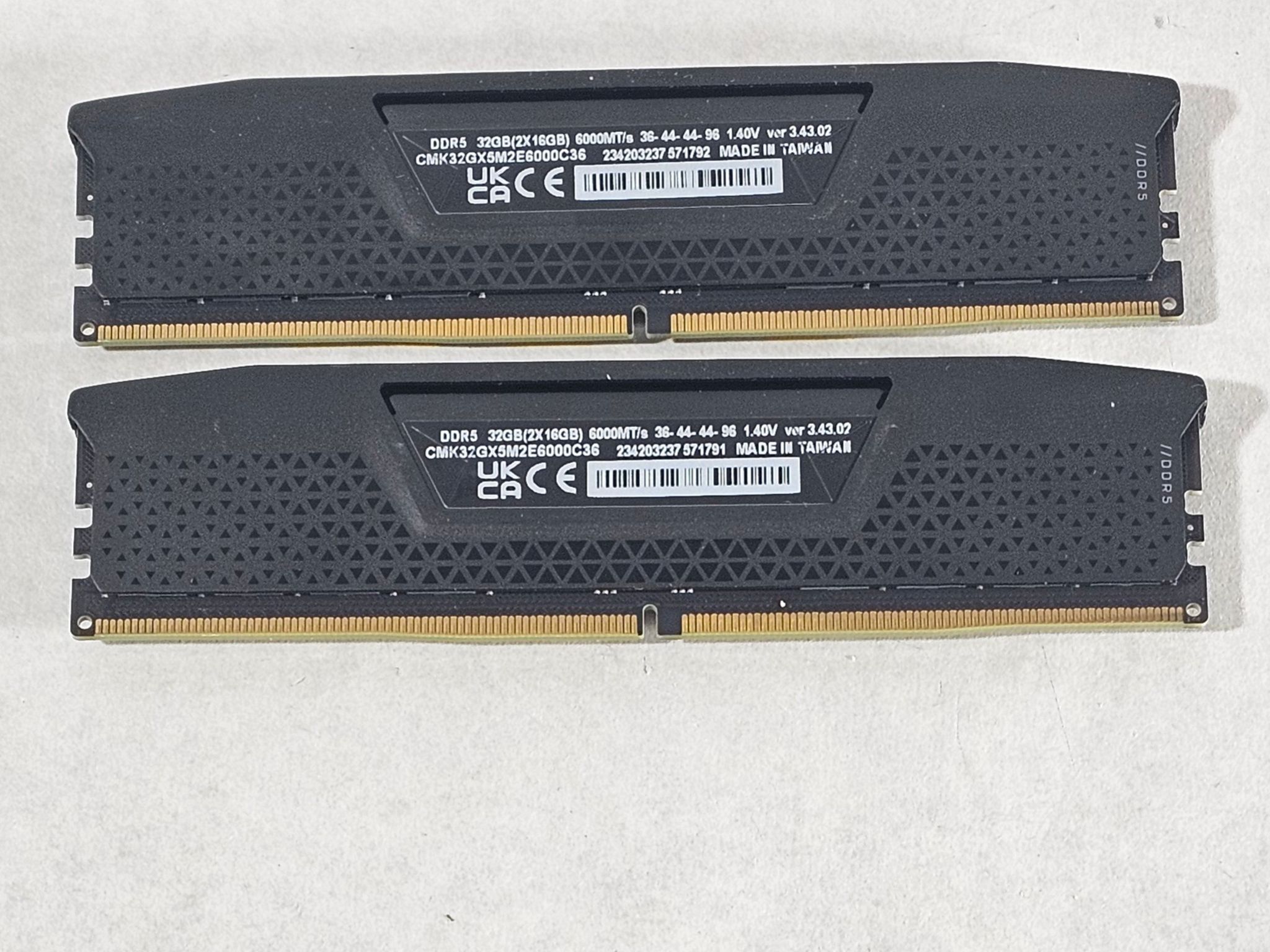 32GB DDR5 (2x16GB) CL36 6000MT/s Corsair Vengeance