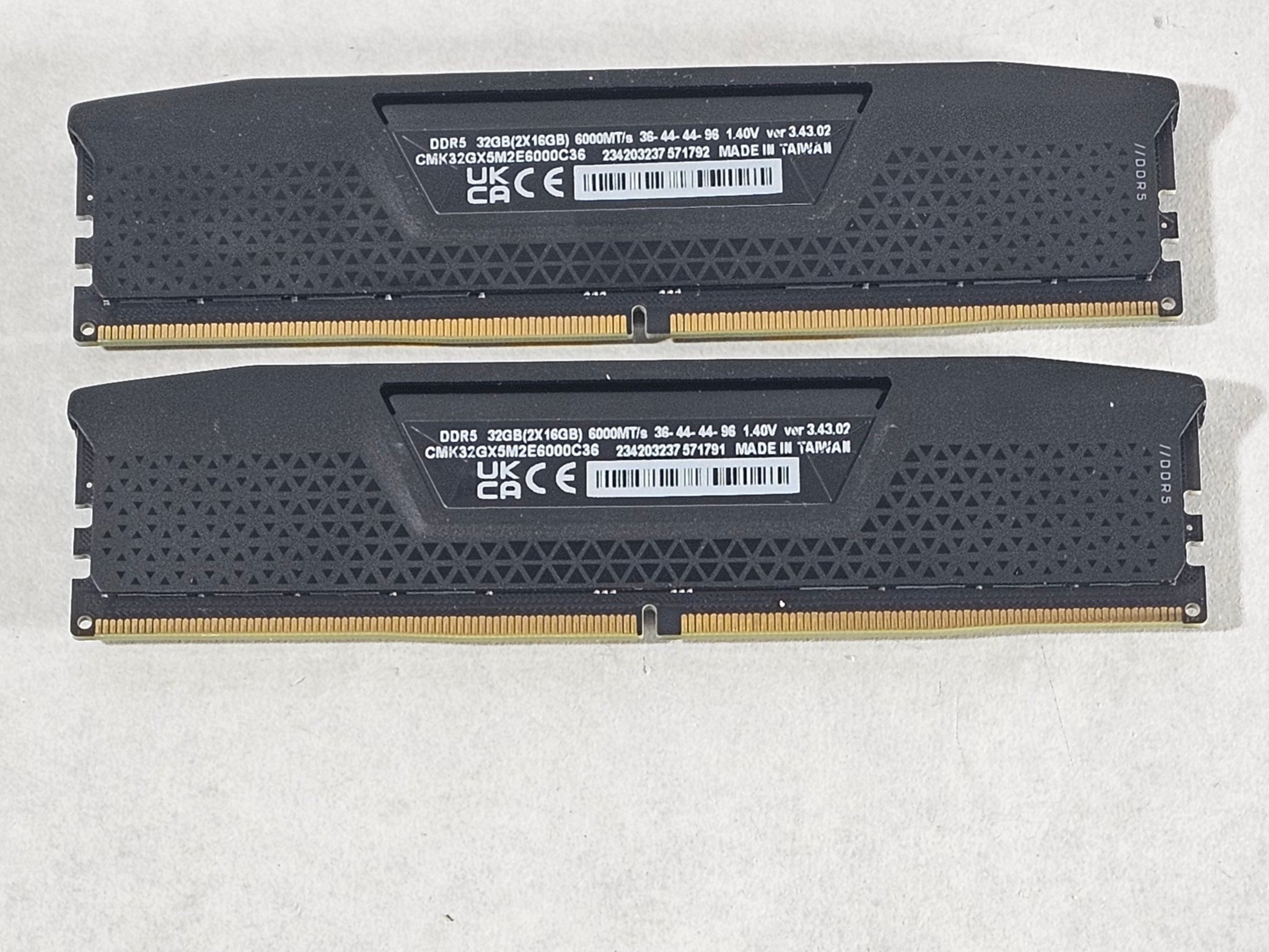 32GB DDR5 (2x16GB) CL36 6000MT/s Corsair Vengeance