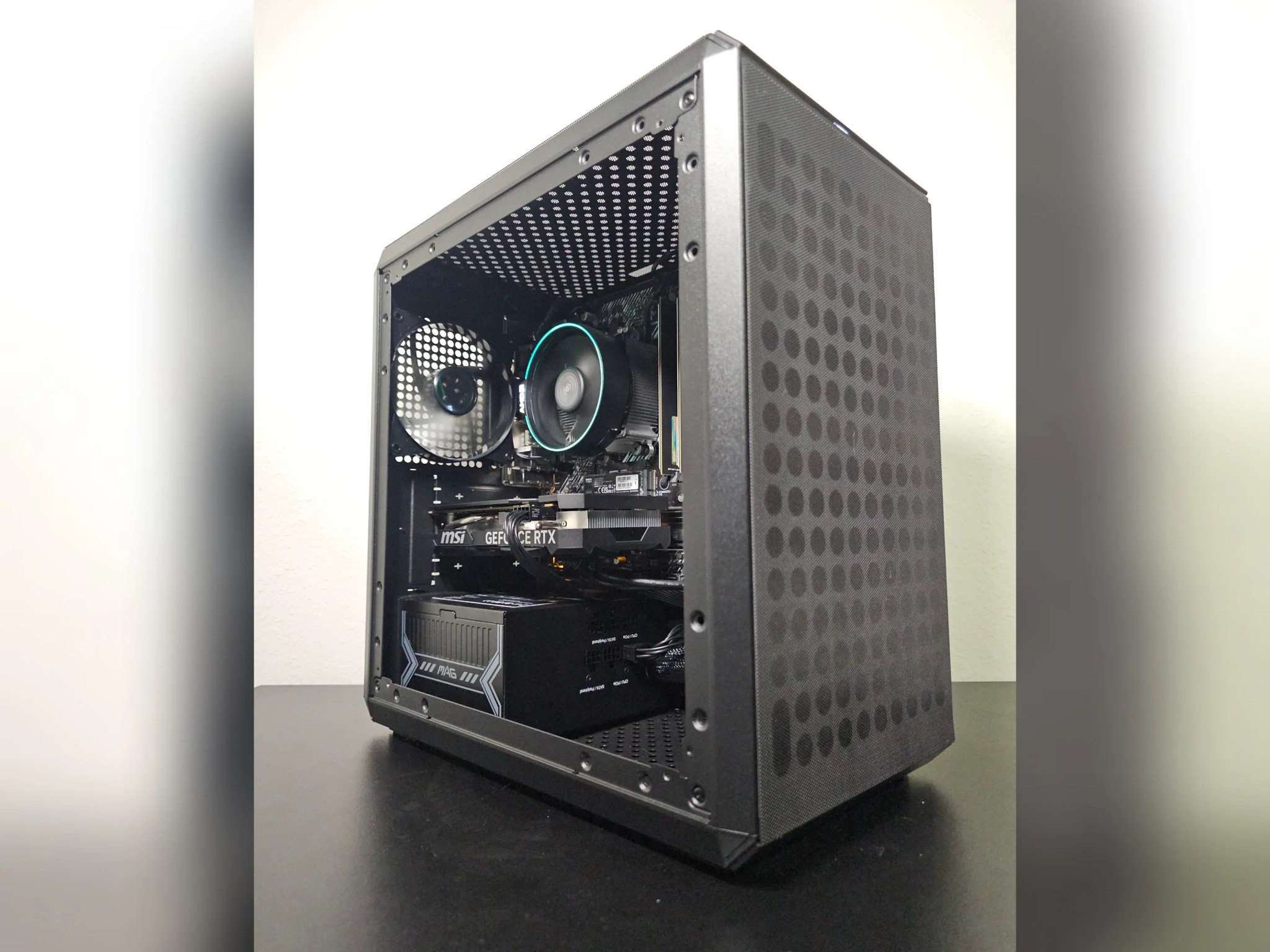 SPIRE / RTX 4060 / Ryzen 7 2700 / 16GB DDR4 / 1TB SSD