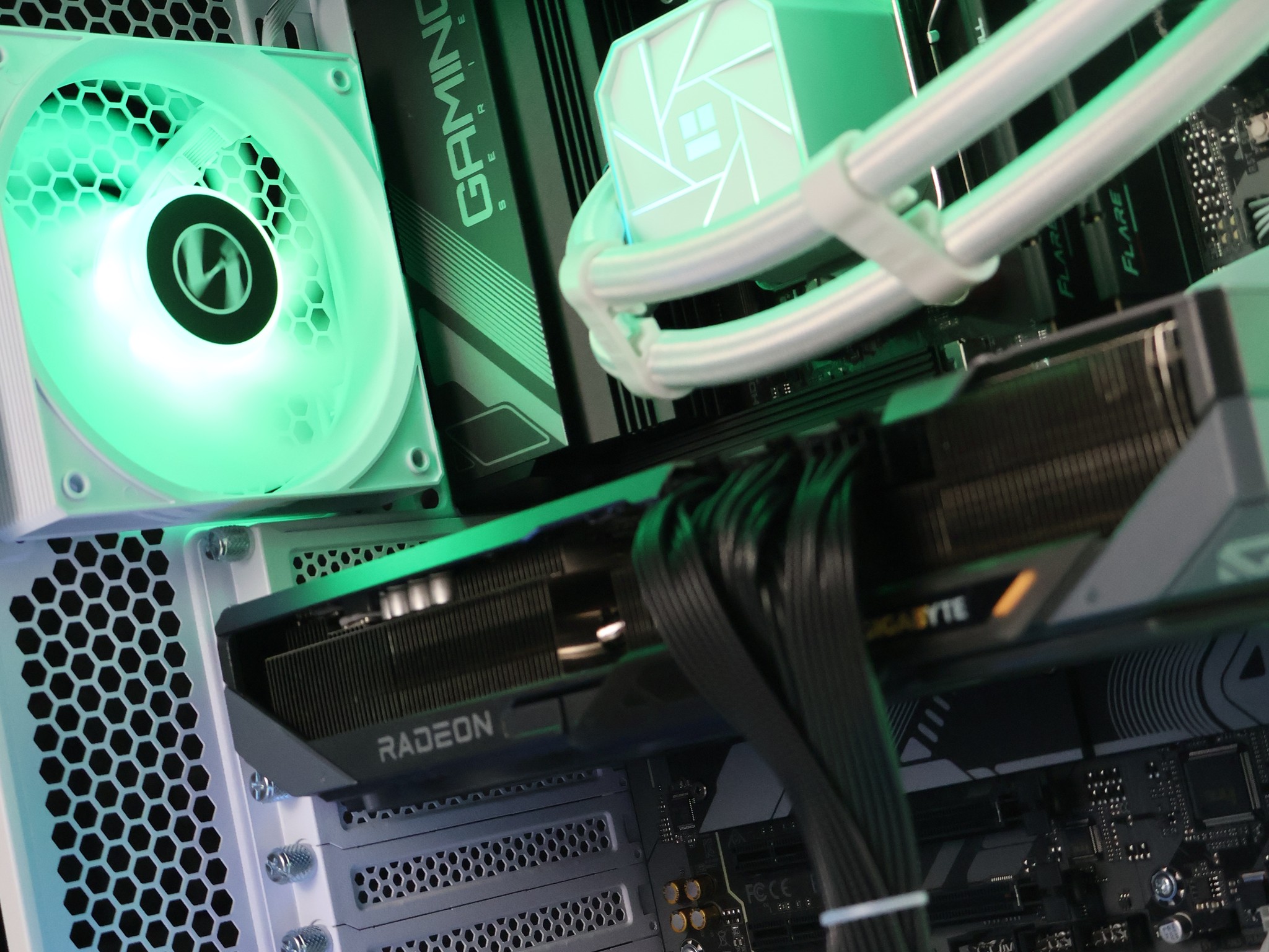 ⚪ Ryzen 7 9700X/RX 9070XT 16GB Gaming/Streaming PC ⚪
