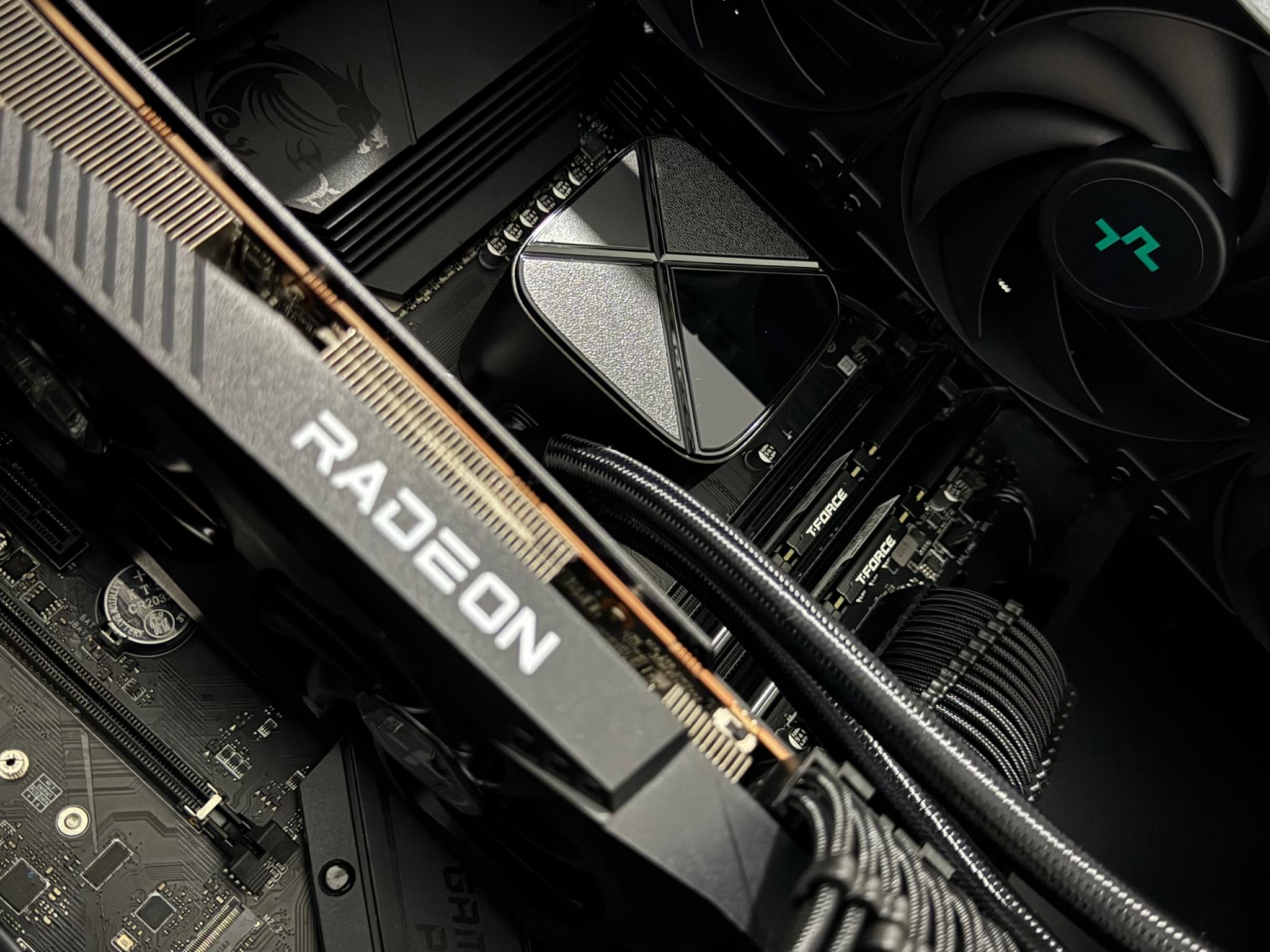 AntiRGB 6700XT / 5600X ALL BLACK GAMING PC