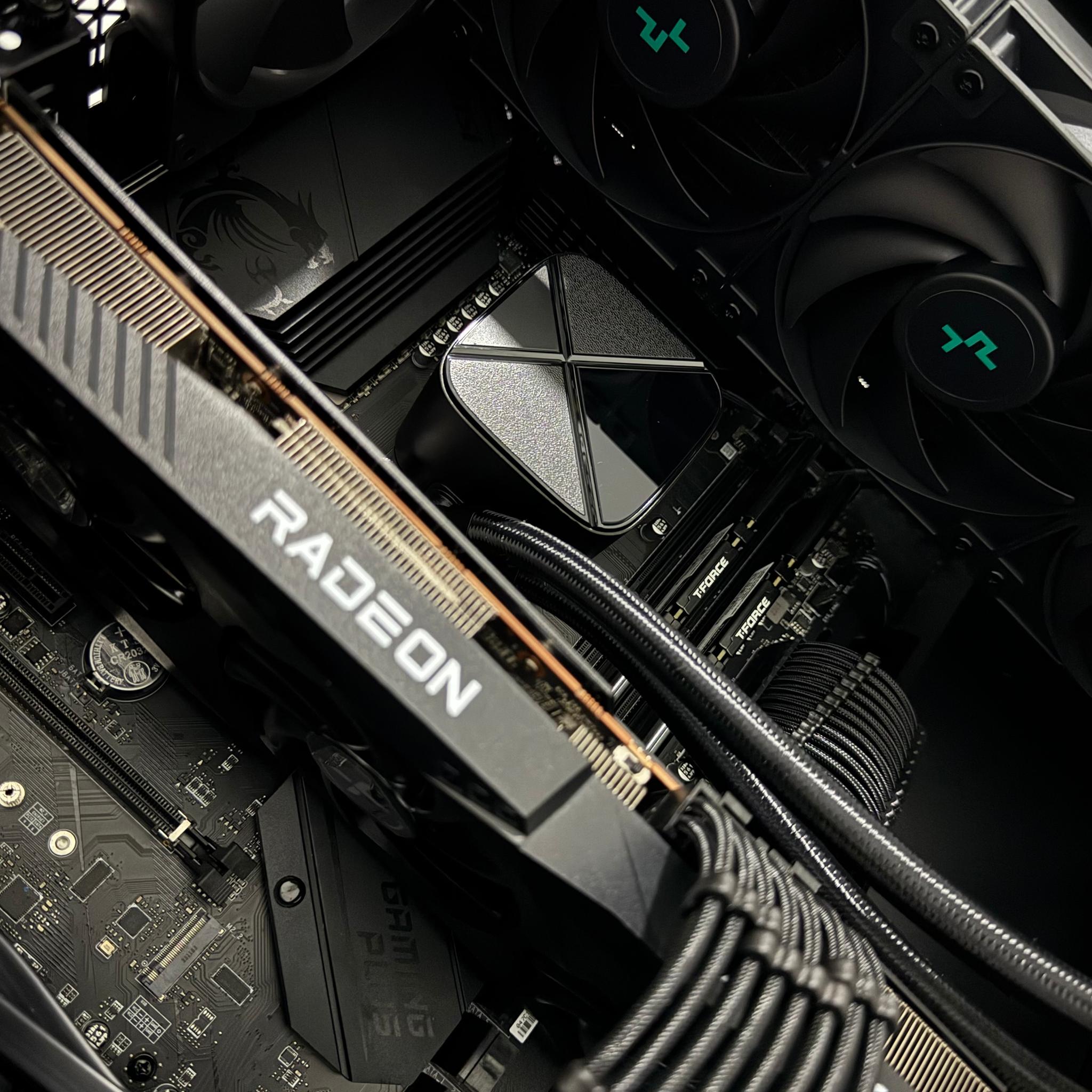 AntiRGB 6700XT / 5600X ALL BLACK GAMING PC