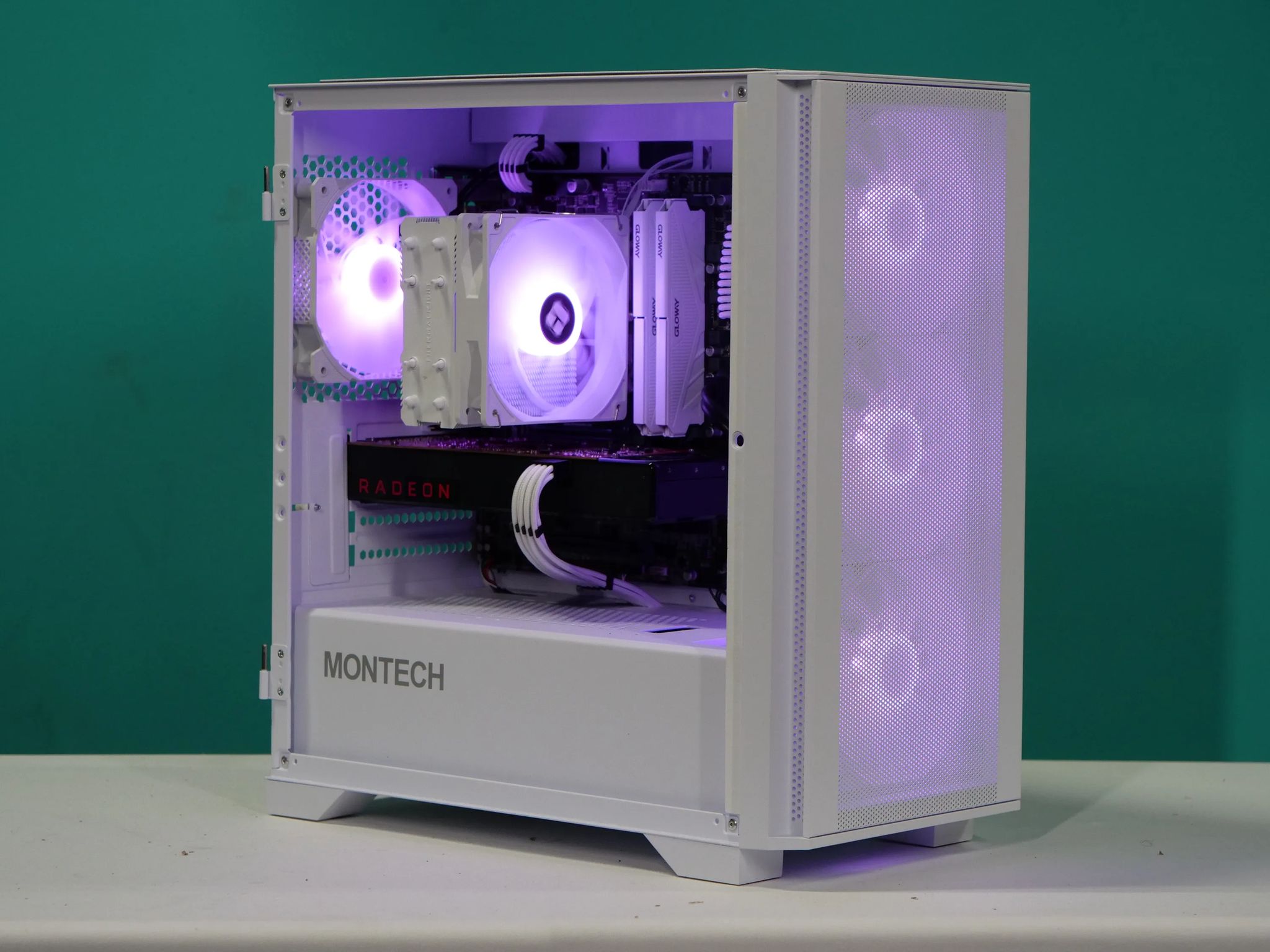 UCW Ready to Play Q170 "Thats about White" Build (i7-7700 + RX 580X 8gb + 16gb RAM)