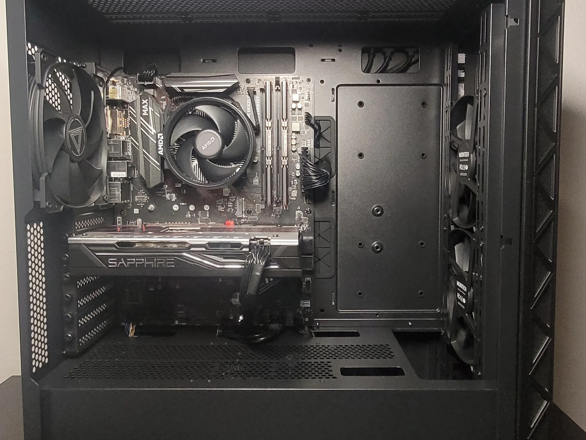 Black Sapphire // Ryzen 5 1500x // RX 580 8GB // 16GB DDR4 // 512GB M.2 NVME