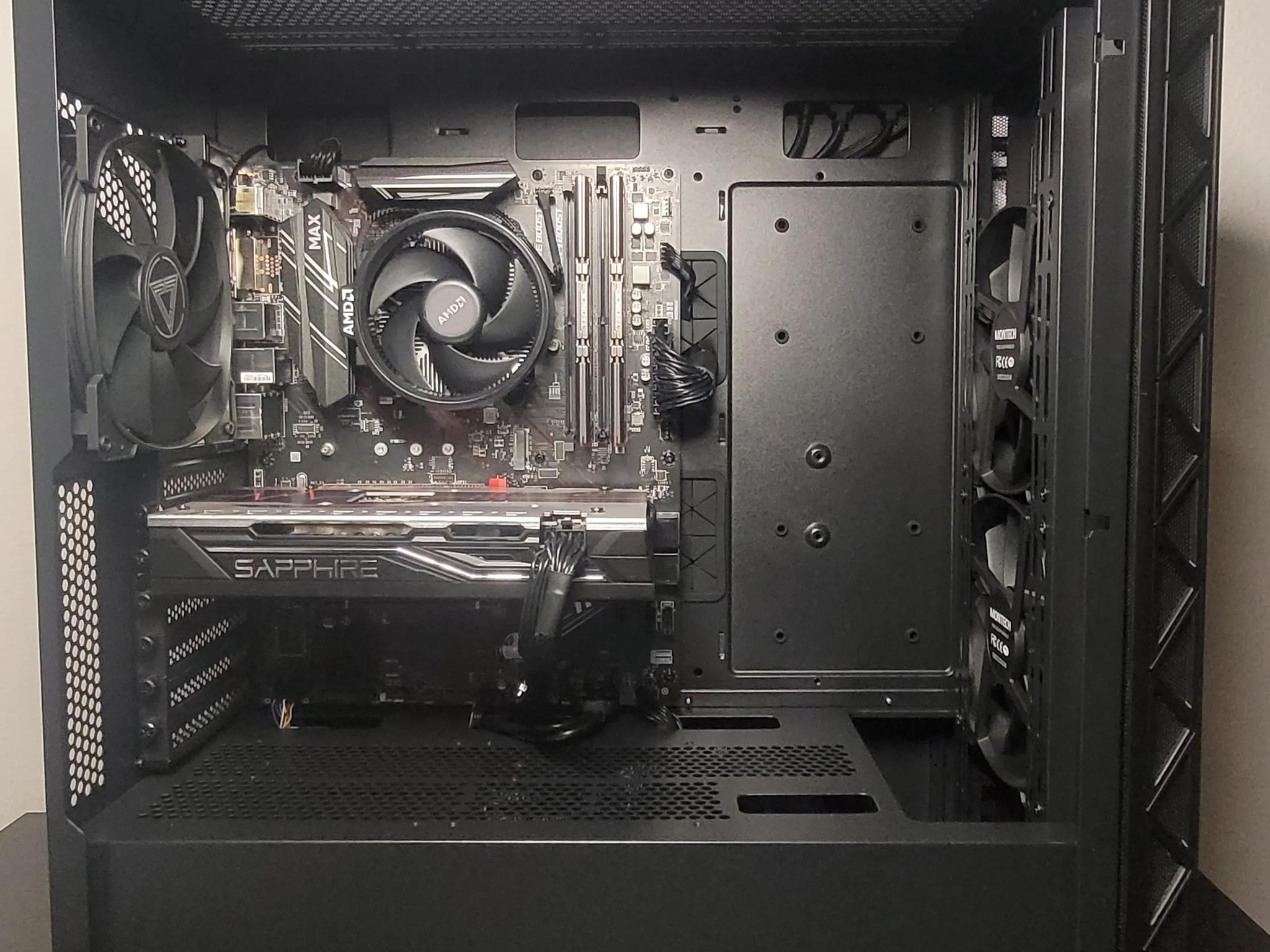 Black Sapphire // Ryzen 5 1500x // RX 580 8GB // 16GB DDR4 // 512GB M.2 NVME