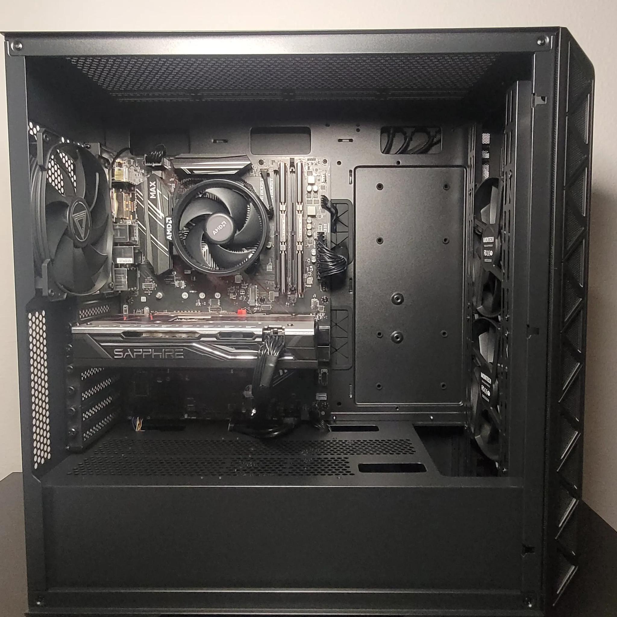 Black Sapphire // Ryzen 5 1500x // RX 580 8GB // 16GB DDR4 // 512GB M.2 NVME