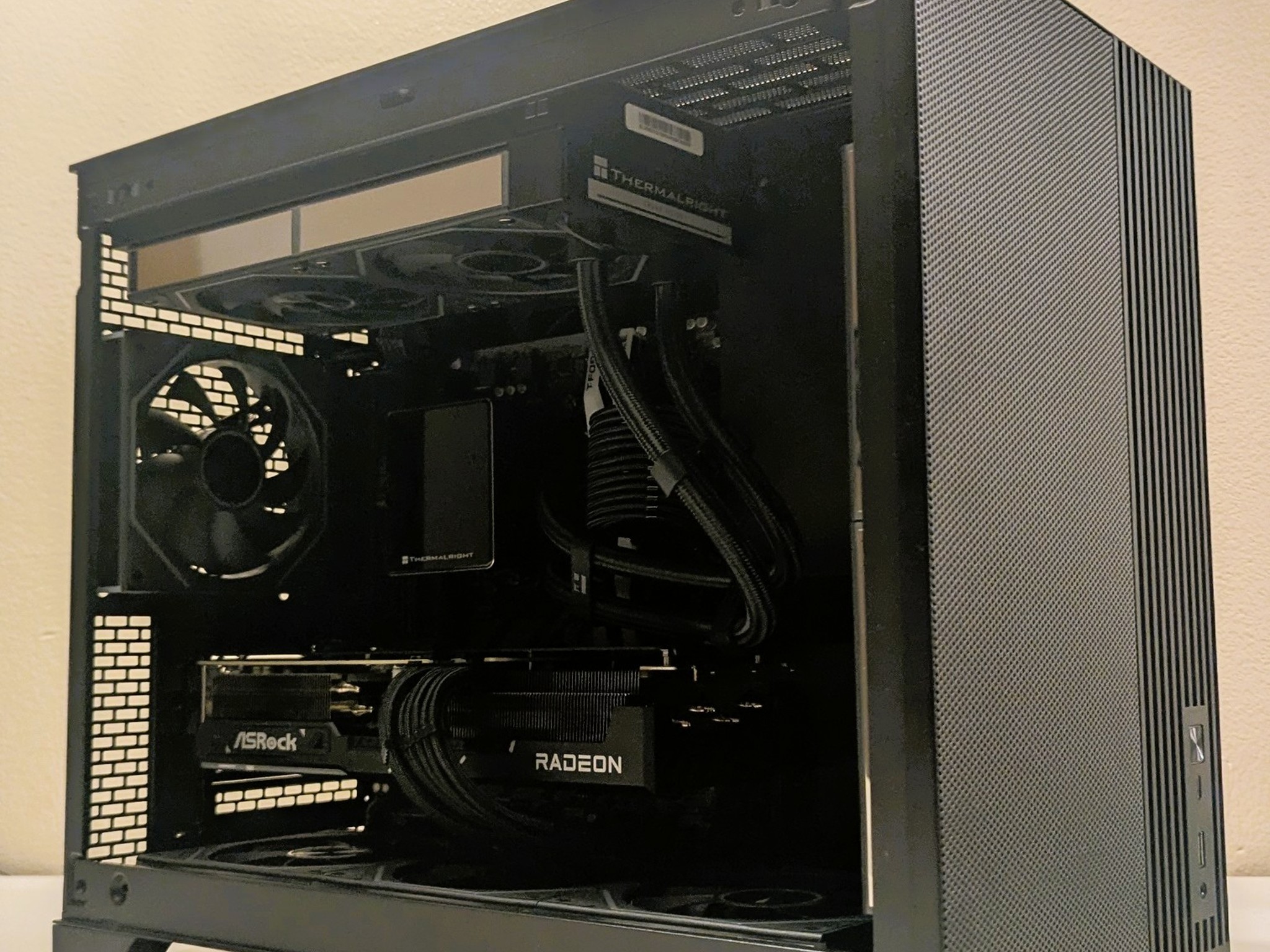 Tron Gaming PC 9070 XT 16GB | RYZEN 9600X | 16GB DDR5 | 1TB SSD | 240MM LCD AIO | 850W GOLD|
