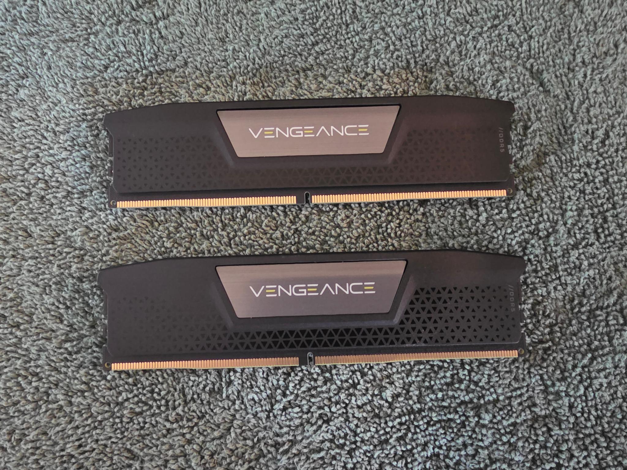 VENGEANCE 32GB (2x16GB) DDR5 DRAM 6000MT/s CL40 Memory Kit — Black