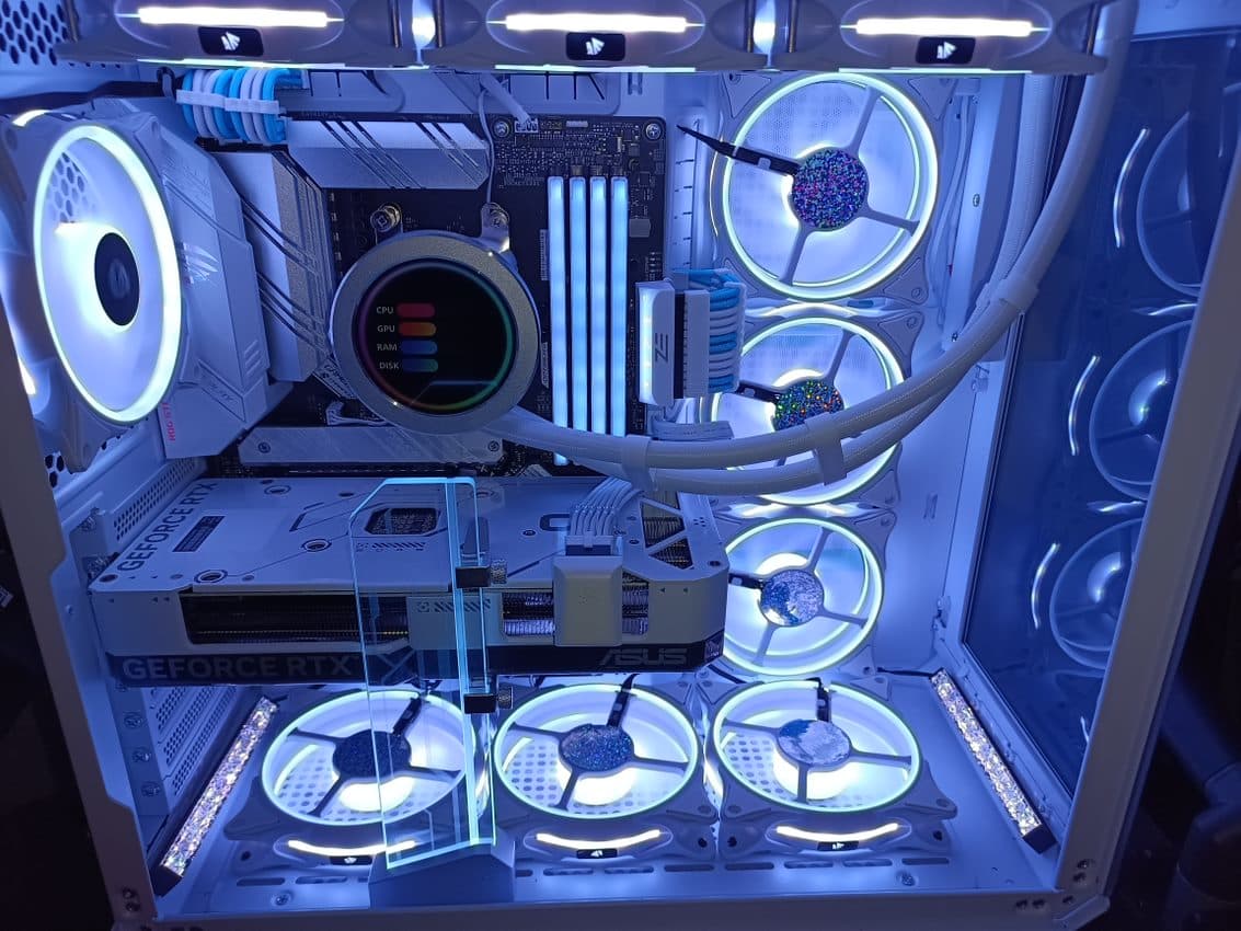 SNOWBLIND  Ryzen 5 5600X3D -4070 Super 12gb Newly built gaming pc.