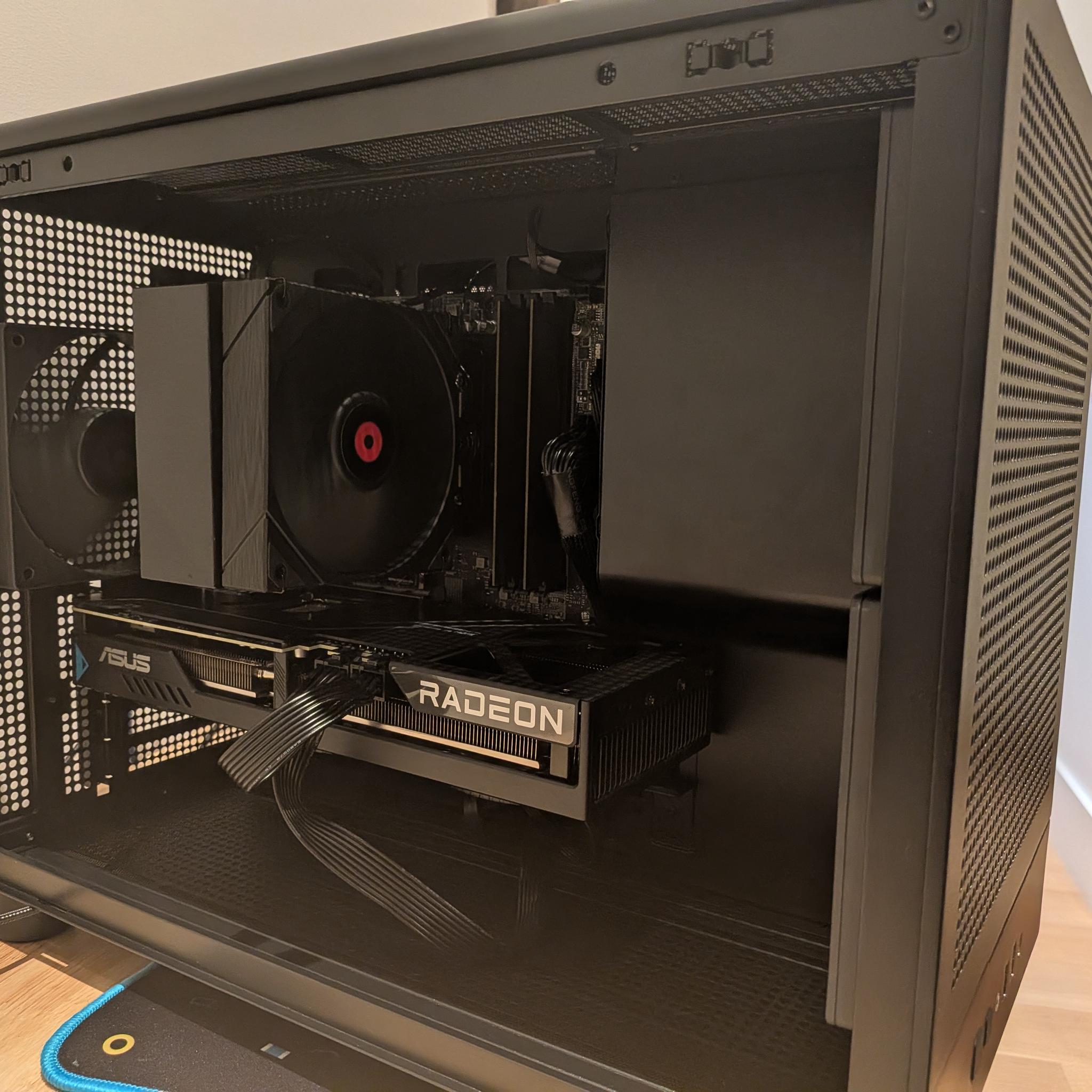 1440p Blackout - RX 9070 GRE, Ryzen 5 7500X3D, 32 GB DDR5 RAM, 2TB NVMe SSD, SteamOS