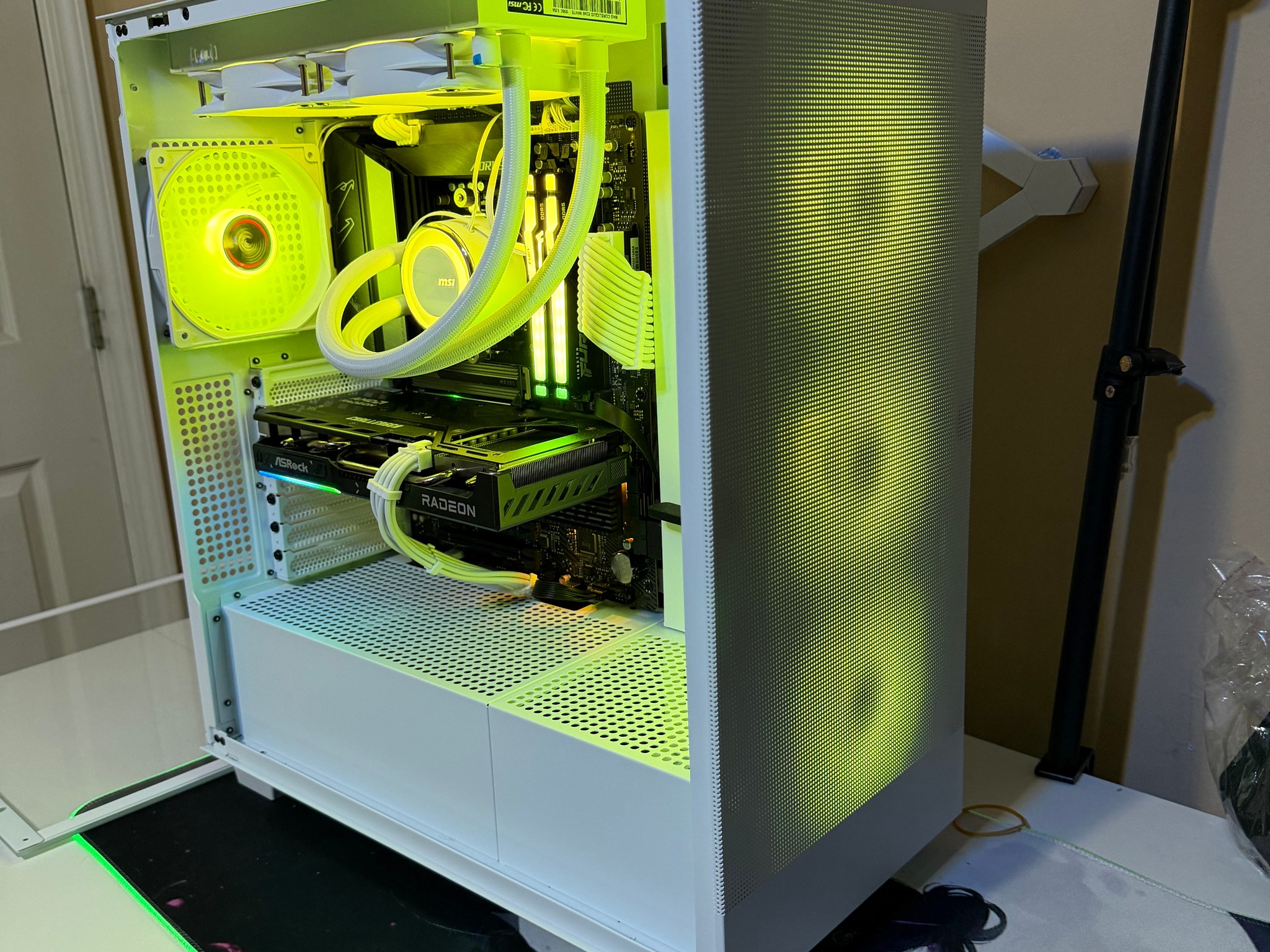 RX 9600 XT 16GB | Ryzen 5 9600X | 32GB RGB DDR5 | 1TB Gen4 NVMe | Custom-Built PC