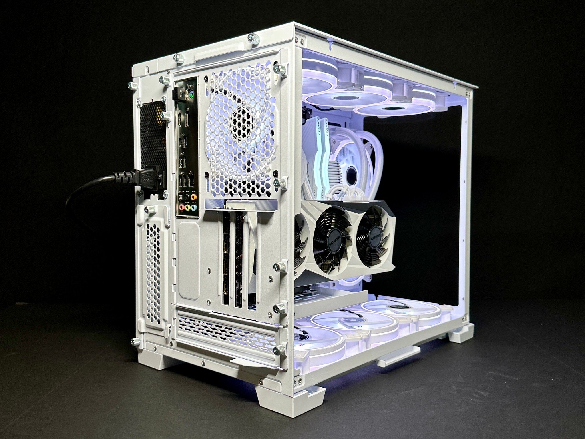 Snowball (RTX 3070 | Ryzen 7 3700x | 16gb RAM)