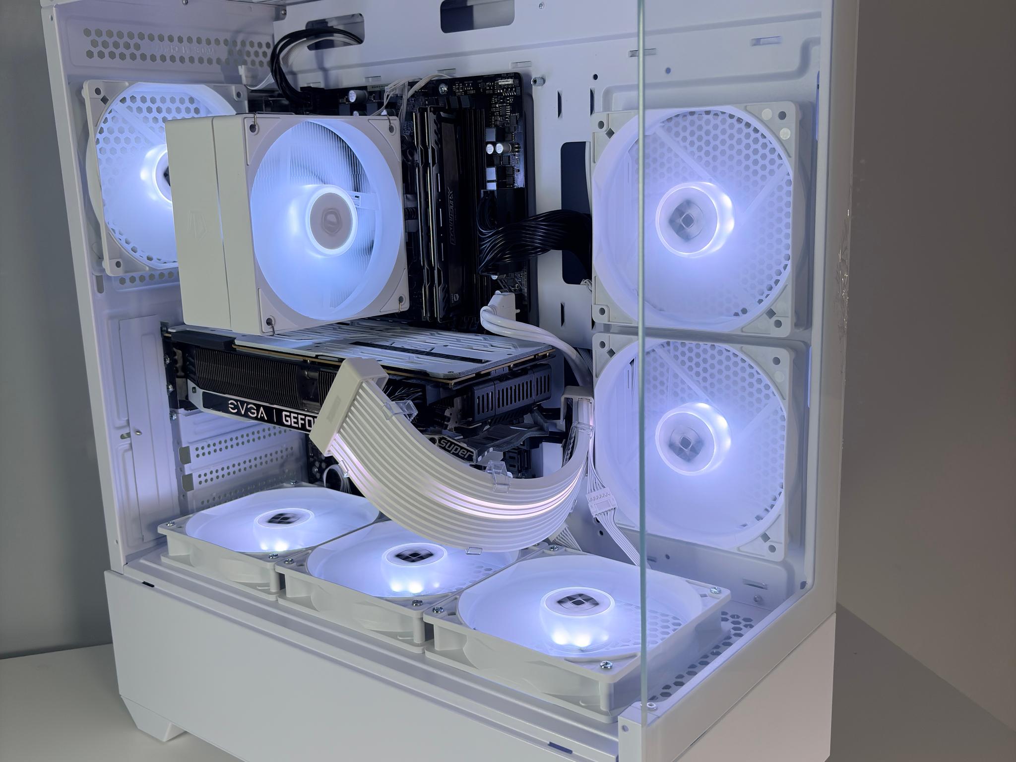 White Gaming PC Build / Ryzen 5 + 2070Super / SSD / Ready to play!