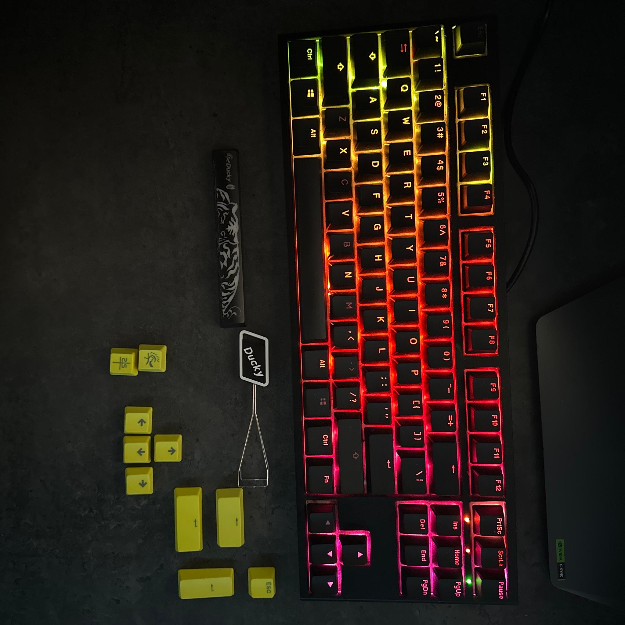 Ducky Keyboard, Black/Yellow, Plastic, Good Condition