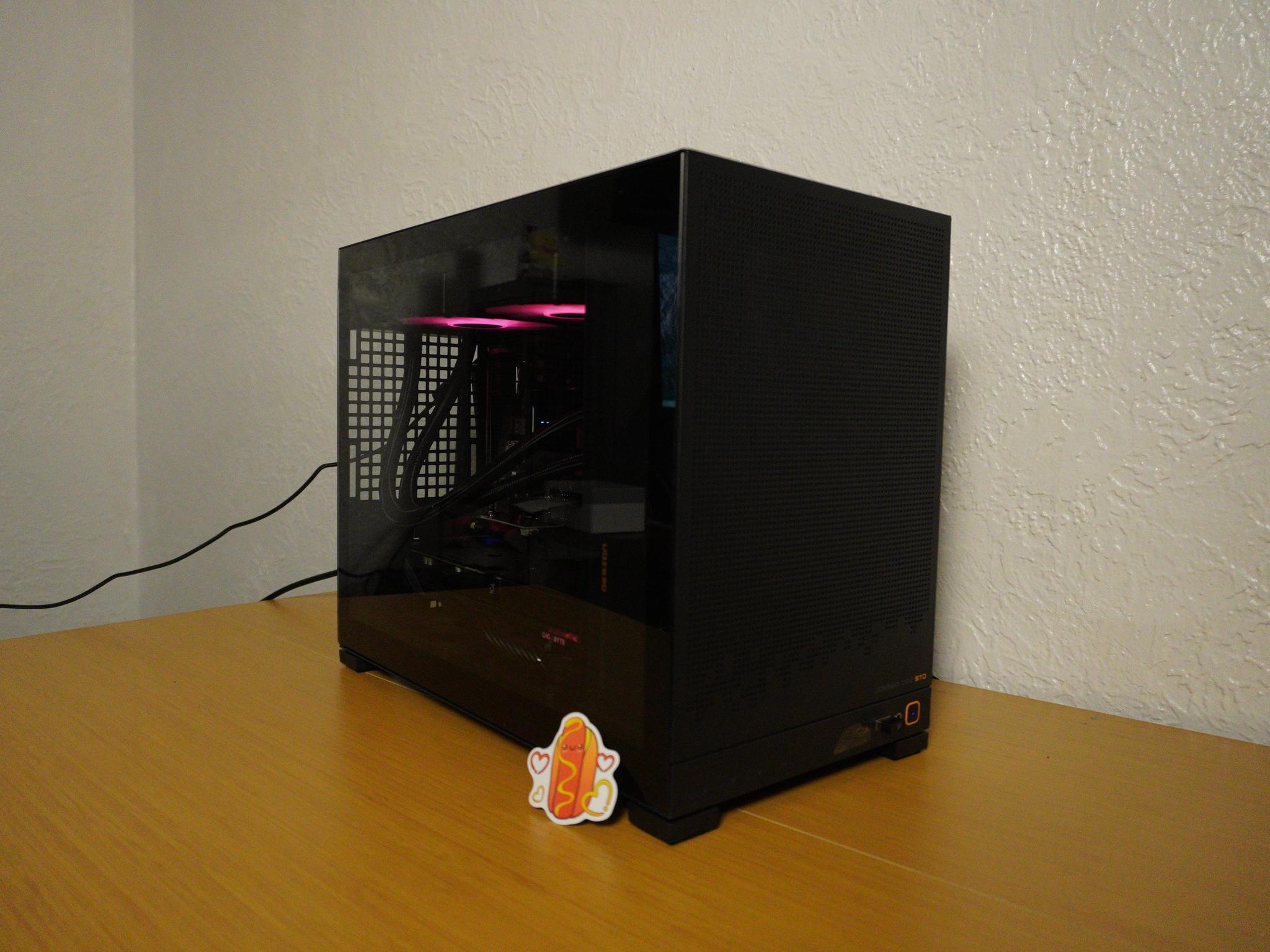 Squish Beast | RTX 5060 TI 8GB| RYZEN 5 7600X | 32GB DDR5 | 960GB 2.5 SSD | + Hotdog Sticker