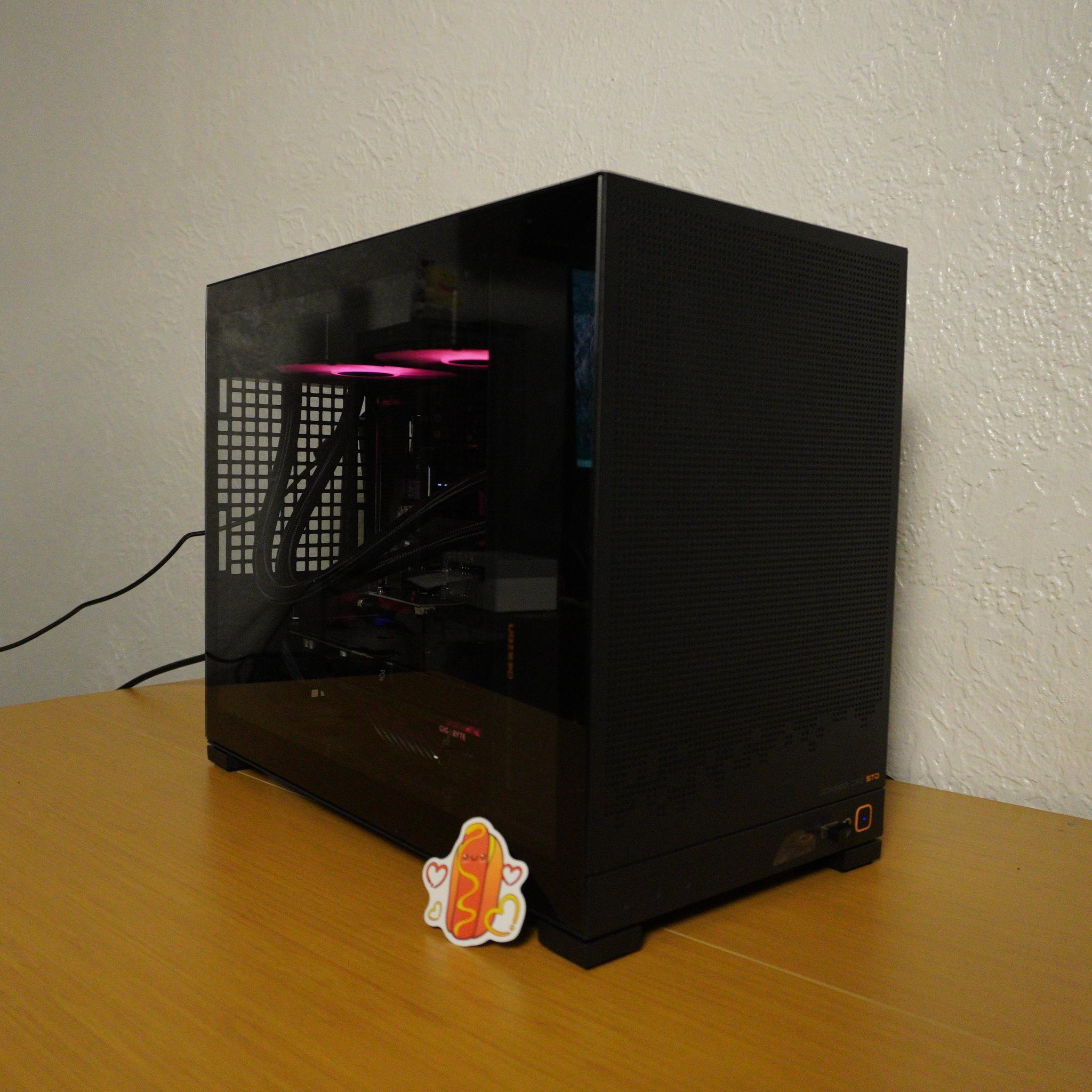 Squish Beast | RTX 5060 TI 8GB| RYZEN 5 7600X | 32GB DDR5 | 960GB 2.5 SSD | + Hotdog Sticker