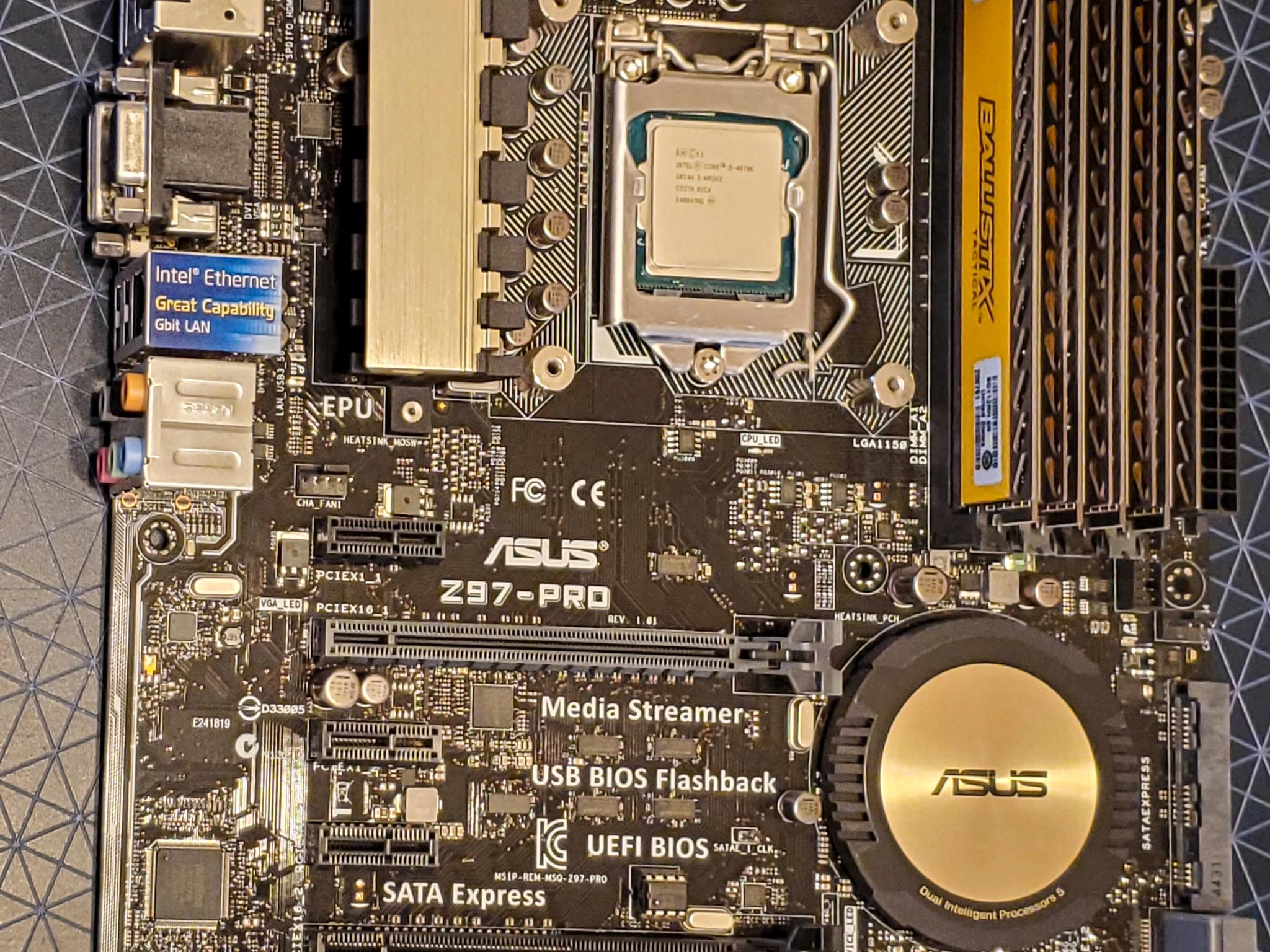 i5-4670K, Asus Z97-PRO, 32GB DDR3, Coolermaster Hyper 212