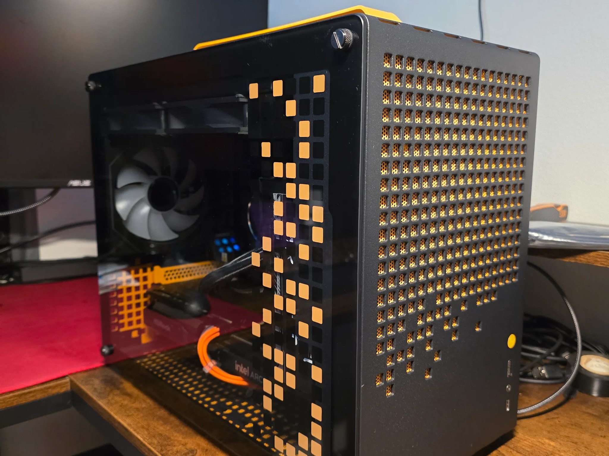 "Orange Ghost" (Clyde), Ryzen 9600x, Intel Arc B580, 32GB DDR5