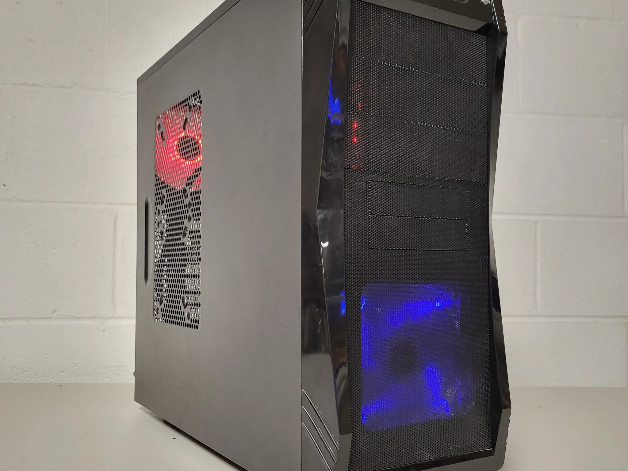 🥊🎱GTX 1060 6GB Black Gaming PC🥊🎱 (RYZEN 7 2700X//GTX 1060 6gb)