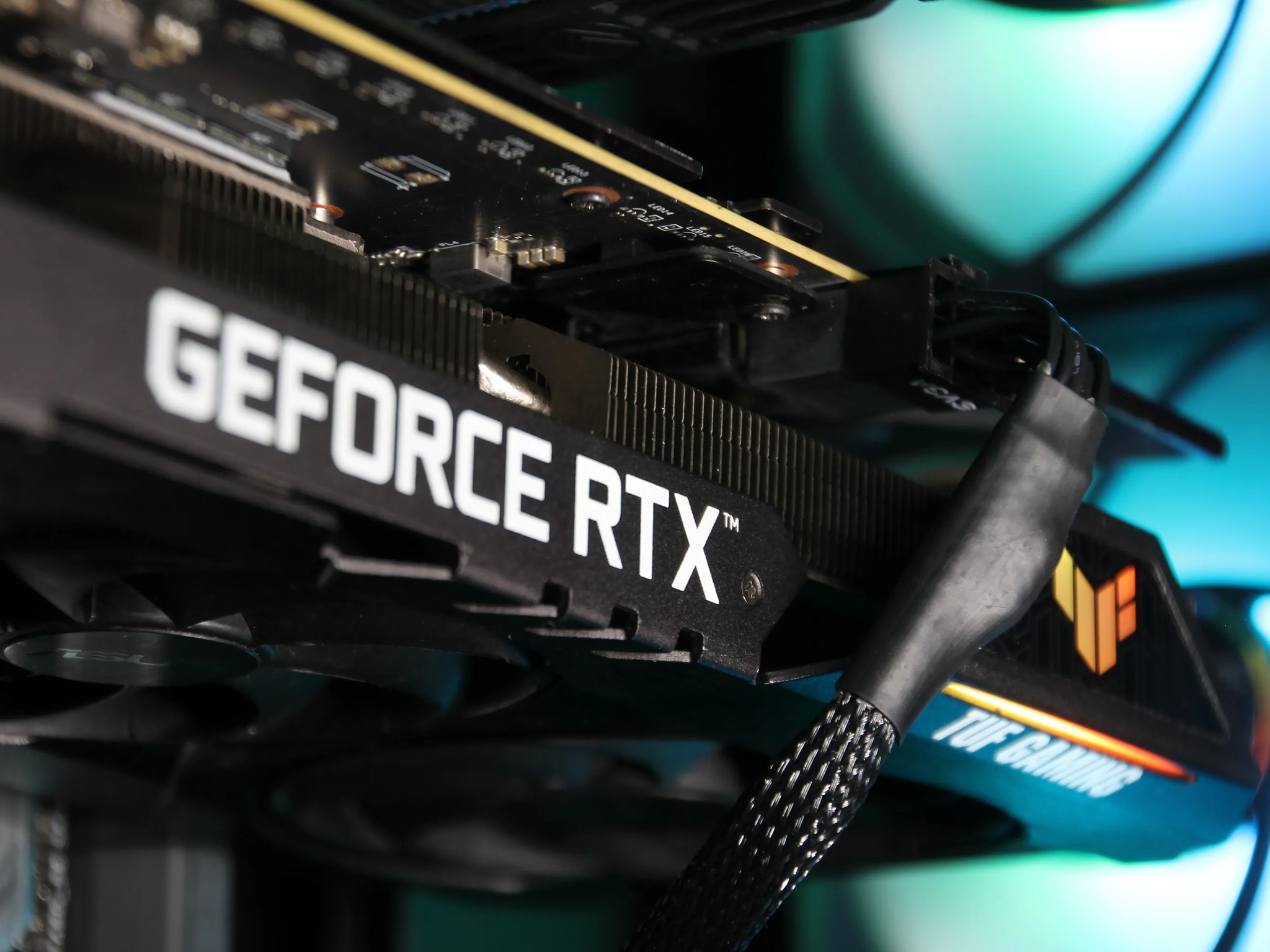 𝙃𝘼𝙕𝙀𝙀 // Ryzen 7 3700X, RTX 3060 Ti // Mid-range Gaming PC