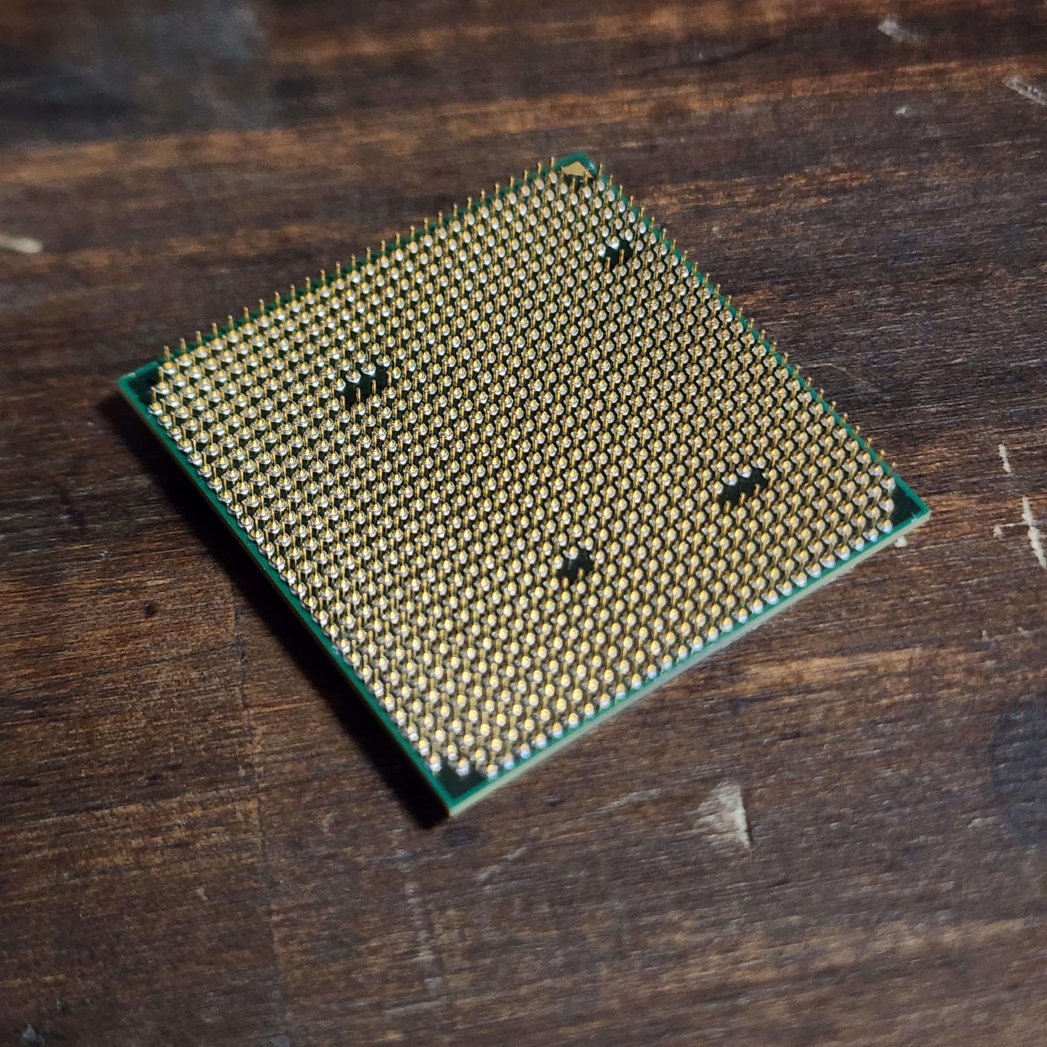 Foxconn Cinema II Deluxe AM3 // AMD Phenom II 4-Cores 3.20GHz // Corsair XMS2 4x2GB 8GB 800MHz 