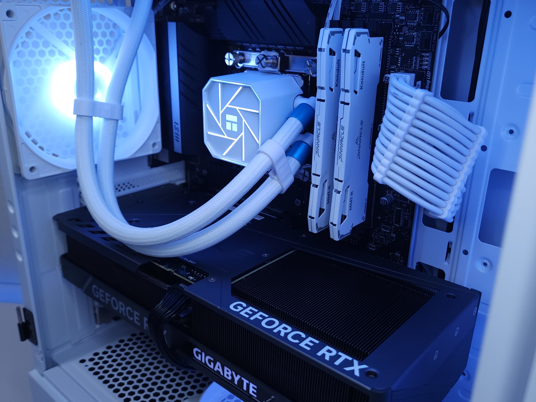 🤍🤍RTX 4070 Ti | Core i7 12700KF | 32GB 3200MHz | 1TB NVMe SSD Gen 4