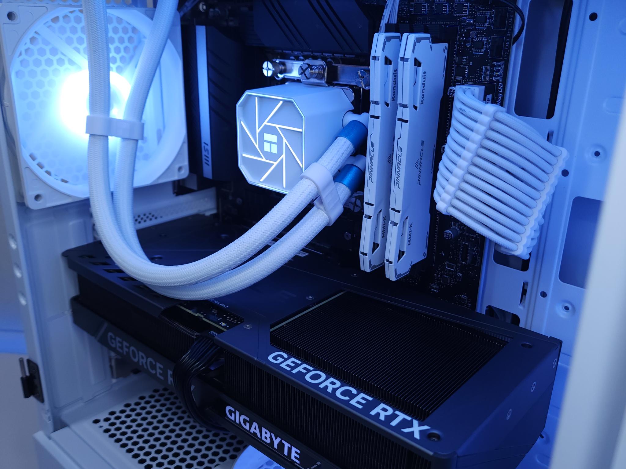 🤍🤍RTX 4070 Ti | Core i7 12700KF | 32GB 3200MHz | 1TB NVMe SSD Gen 4
