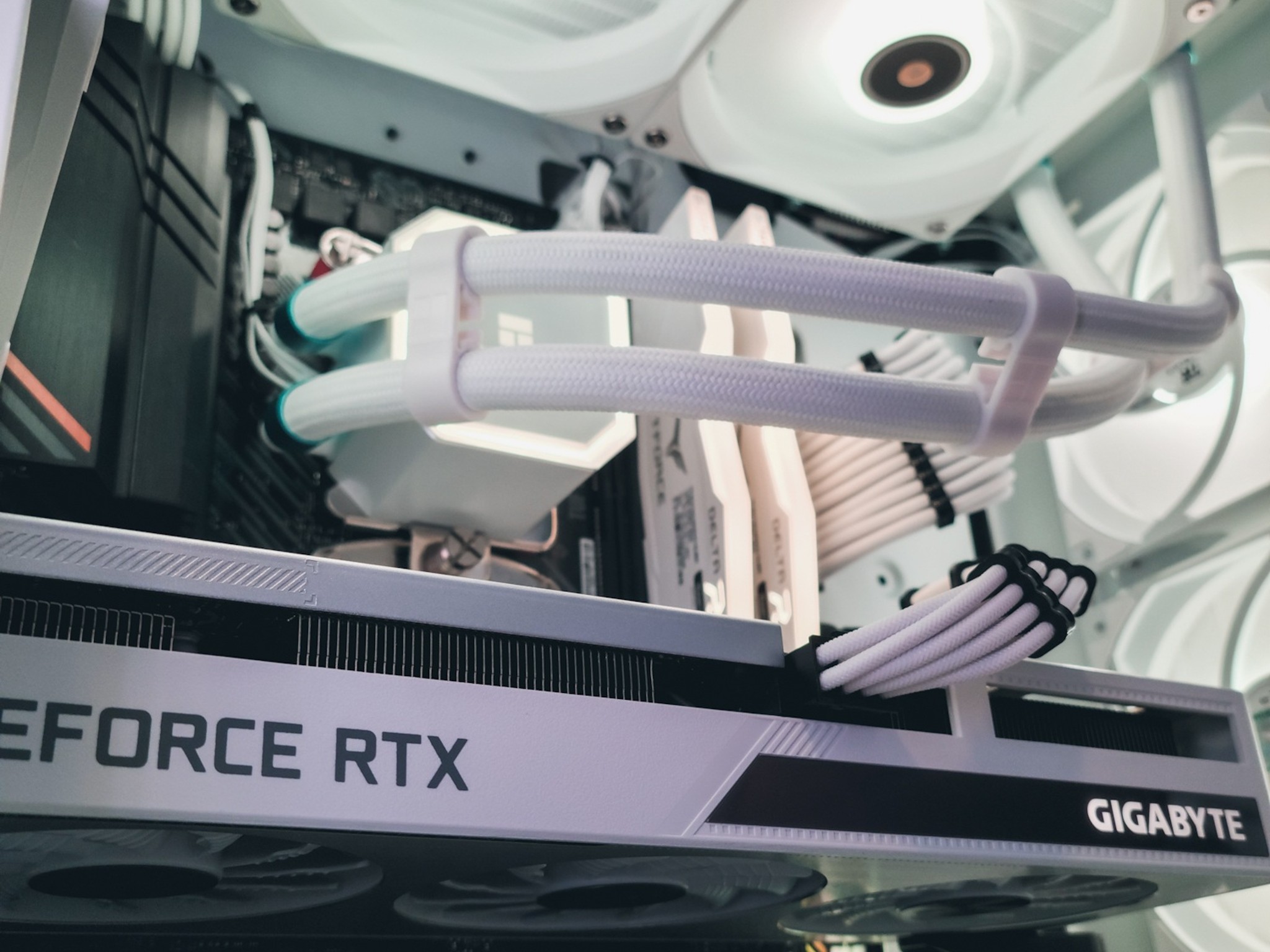❄️ArcticRay❄️ Ryzen 5 | RTX 3060 12GB | 32GB Ram | 1TB NVME | ARGB | Win 11 PRO