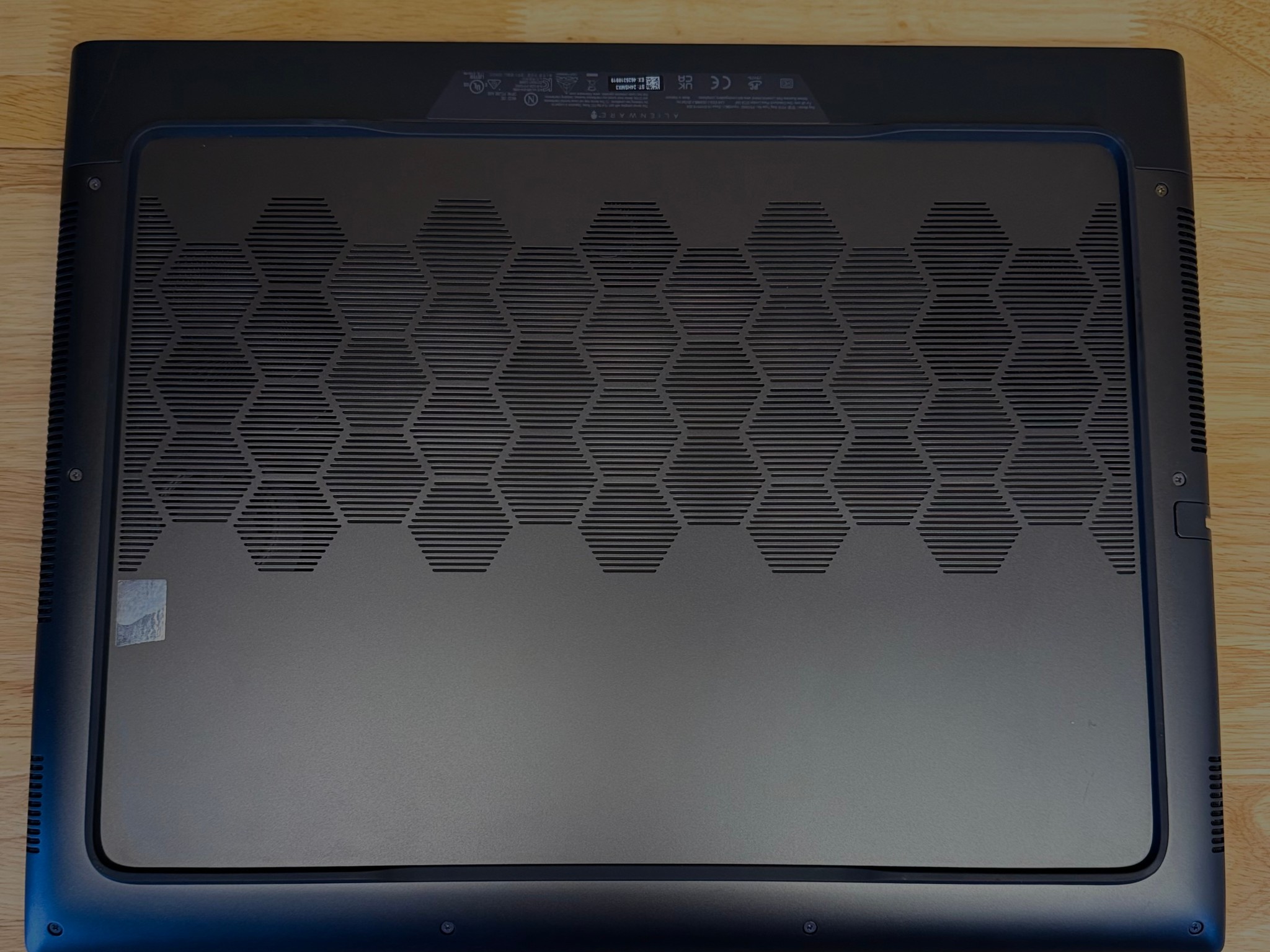 Alienware m18 R1 AMD Gaming Laptop – Ryzen 7 7745HX / RTX 4060 / 32GB RAM / 1TB NVMe