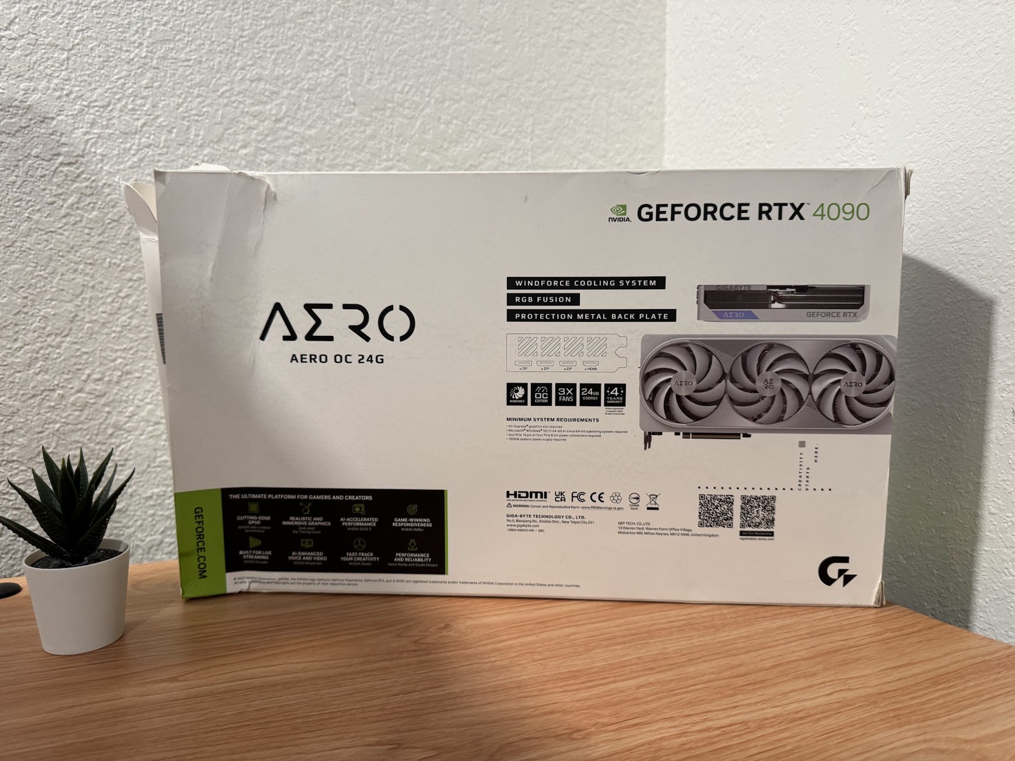 White Gigabyte GeForce RTX™ 4090 AERO OC 24G