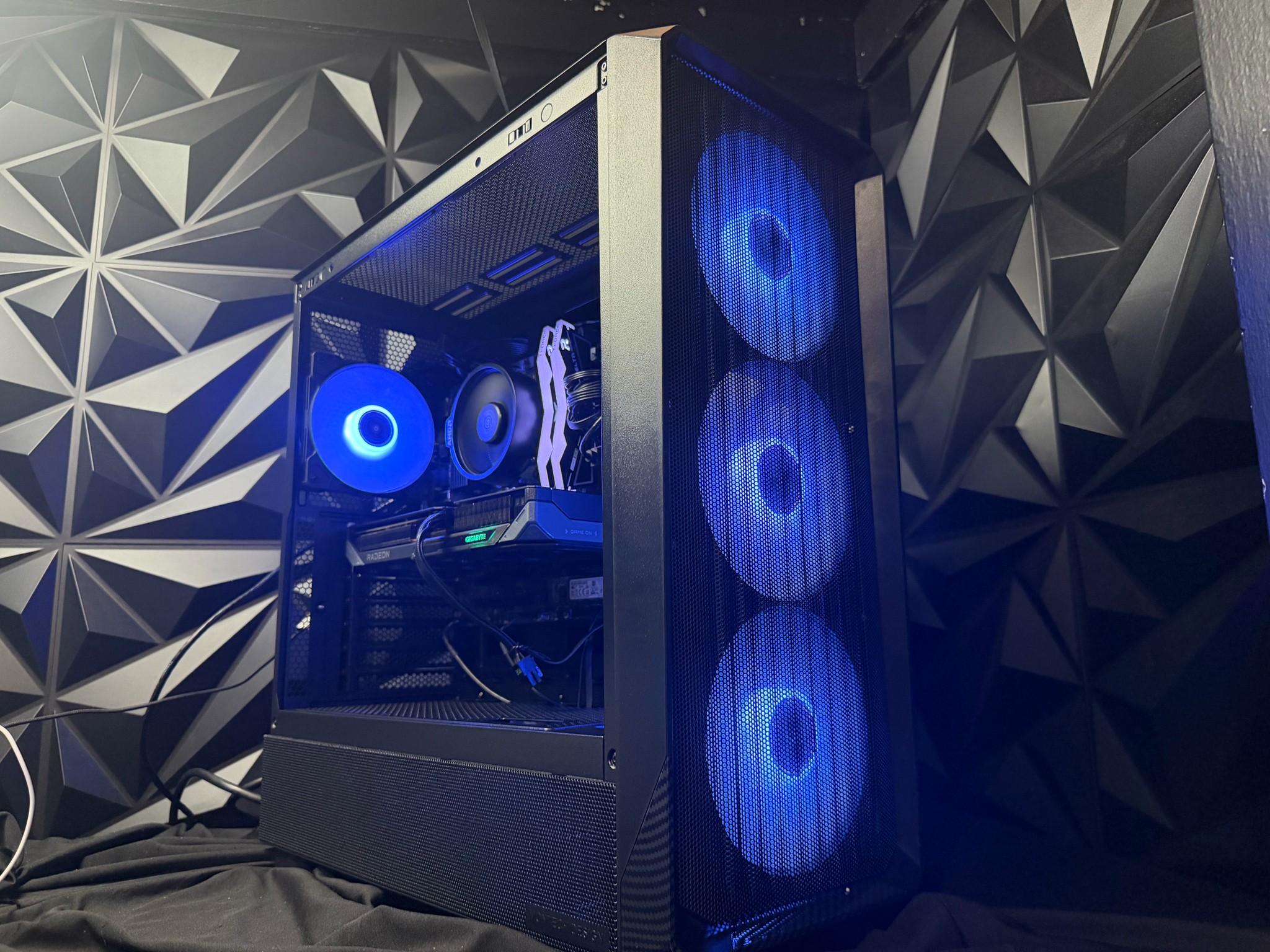 🖤⚡ CARBON 96 ⚡🖤Ryzen 5 9600X| RX 9060 XT | 16 GB DDR5| 1.25 TB NVMe| 650W PSU
