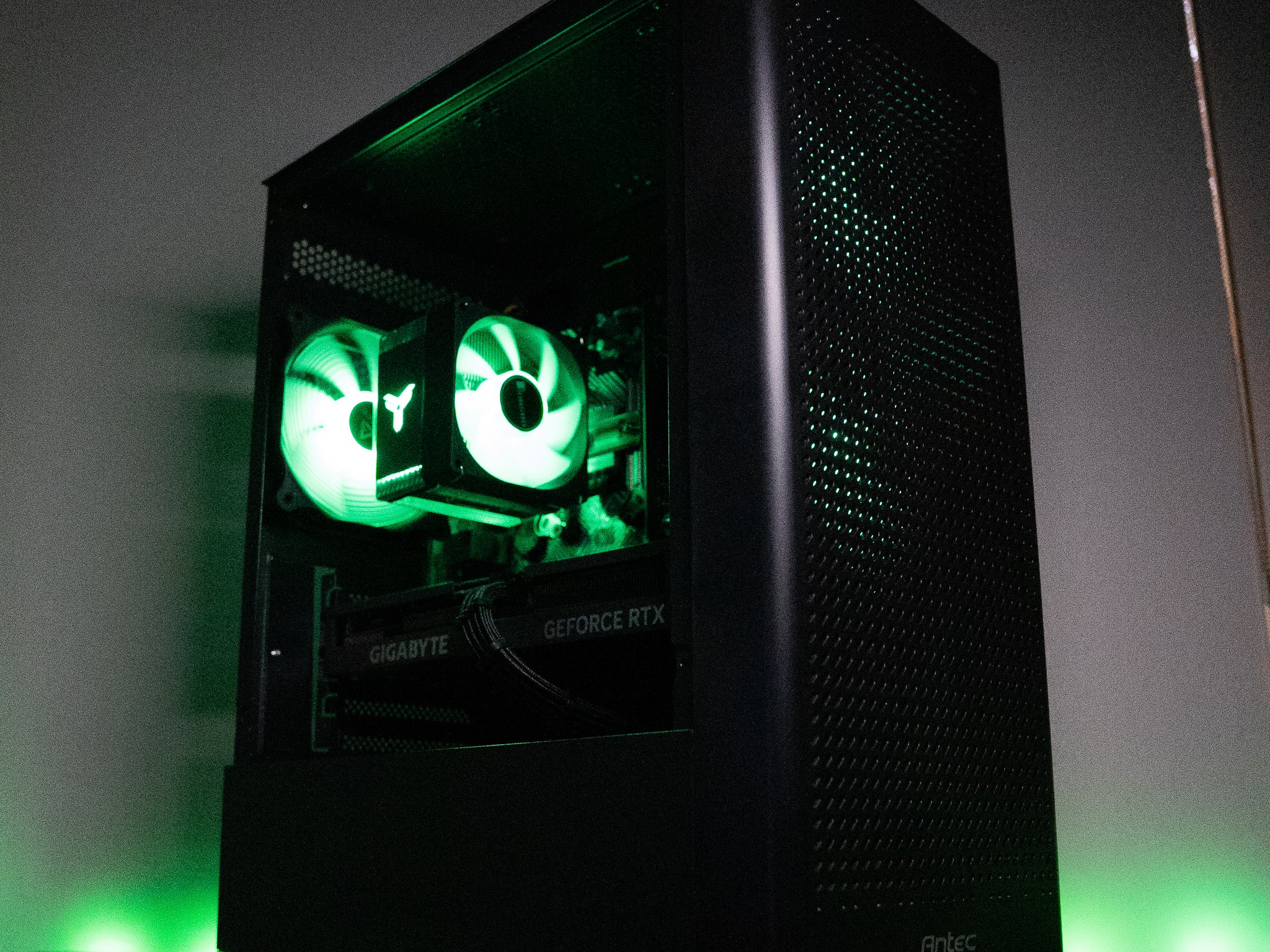 ⛈️❄️ | GIGABYTE RTX 4060 Ti | RYZEN 7 5700X | 32GB DDR4 RAM | 2TB NVME SSD | Arctic Snow