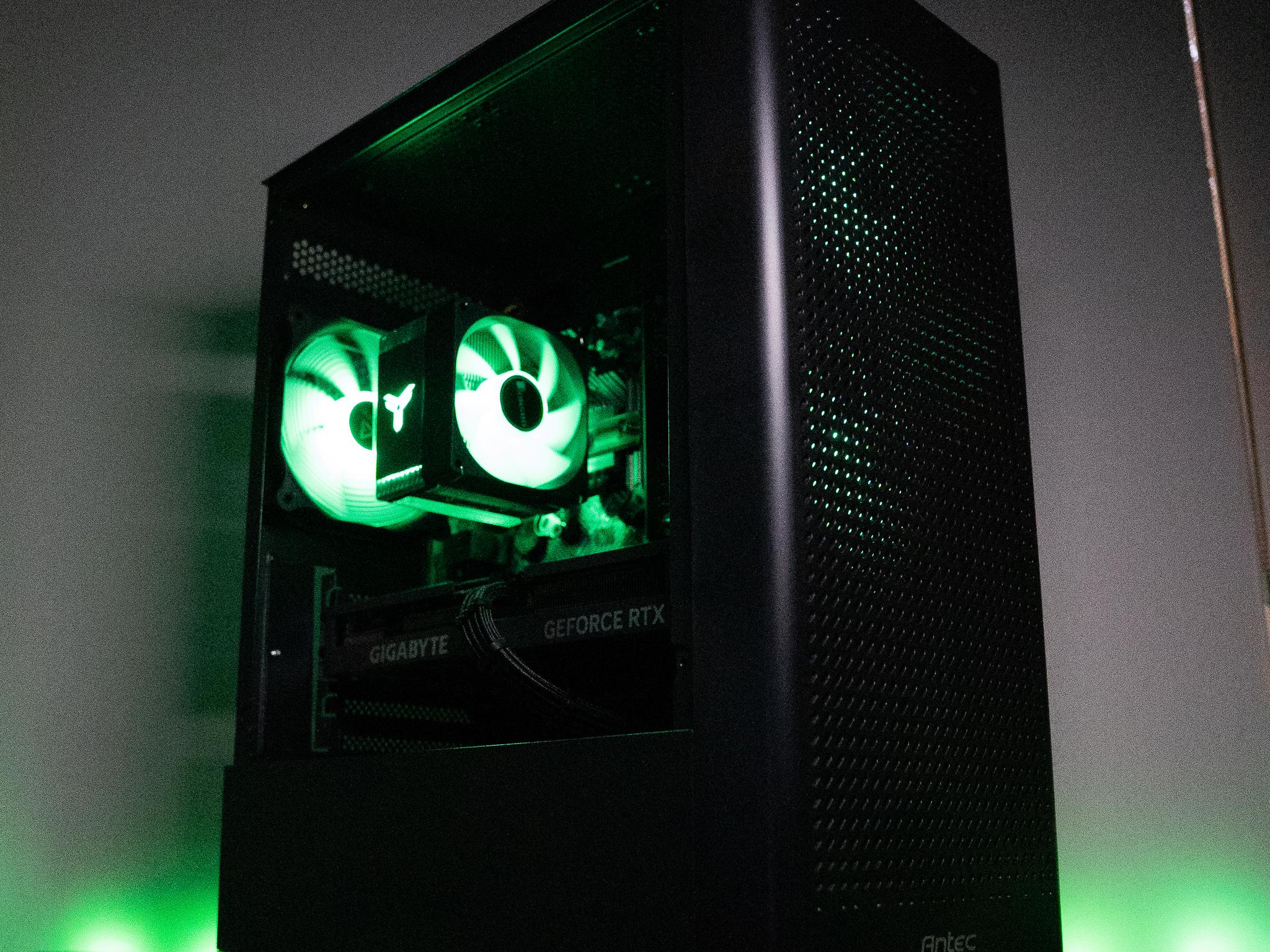⛈️❄️ | GIGABYTE RTX 4060 Ti | RYZEN 7 5700X | 32GB DDR4 RAM | 2TB NVME SSD | Arctic Snow