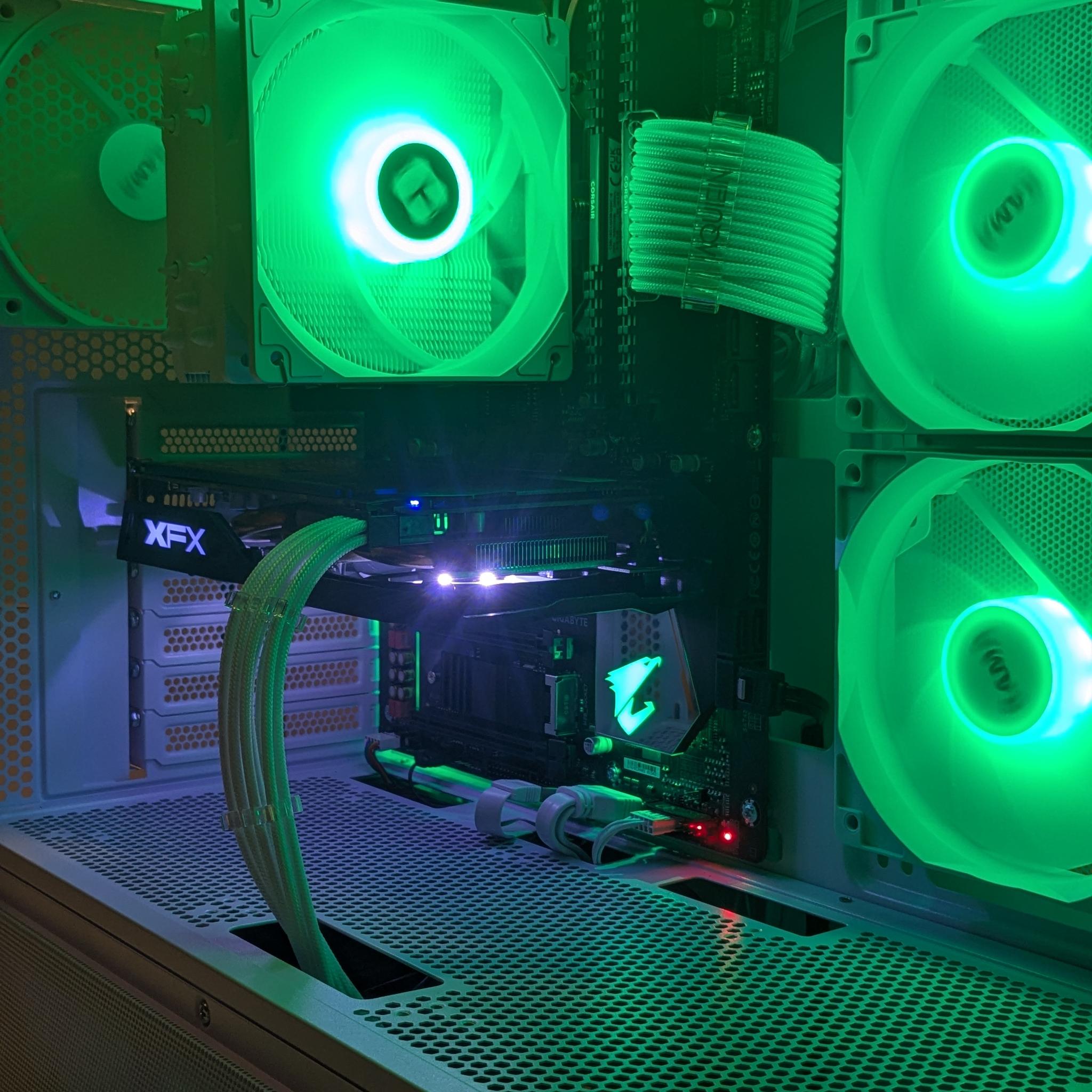 White Gaming PC Ryzen 5 1600x, XFX RS 480 8GB, 16GB DDR4 RAM