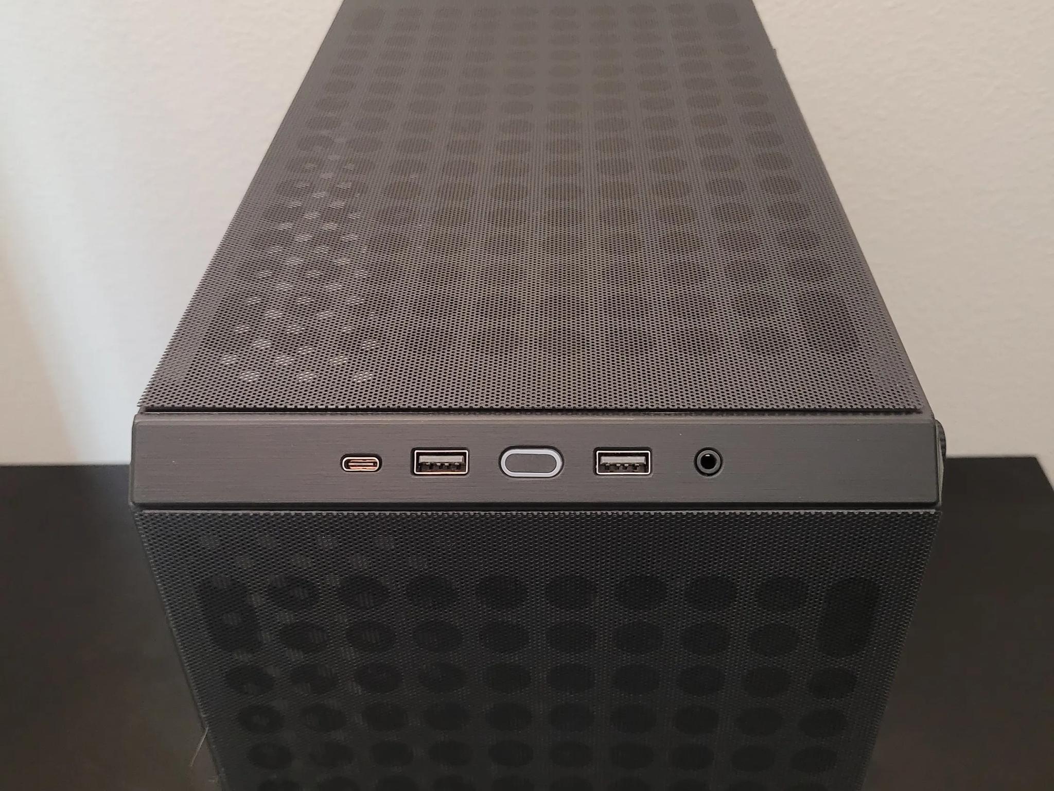 Cubed // Intel i3 14100f // RX 580 8GB // 16GB DDR4 // 1TB NVME (90% NEW)