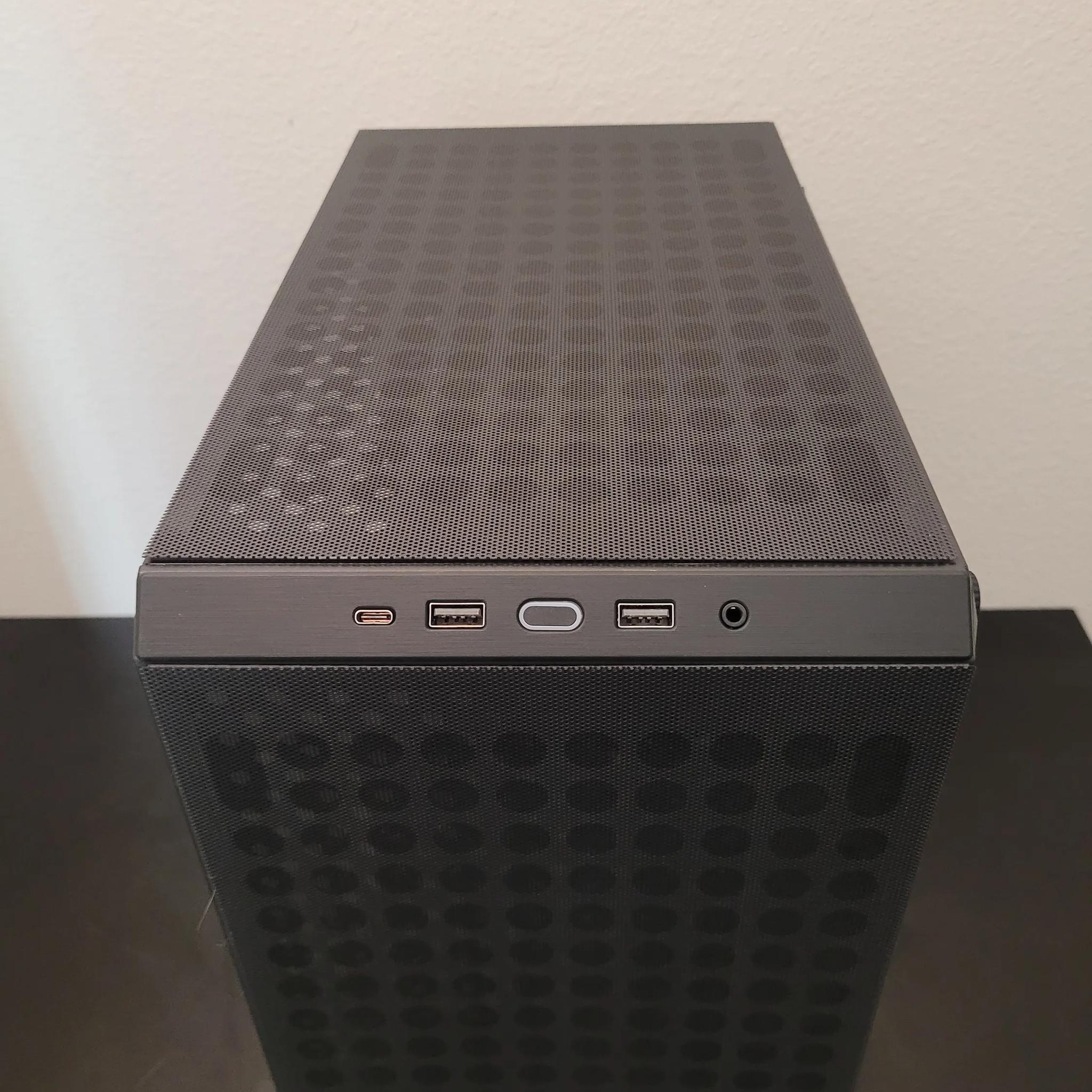 Cubed // Intel i3 14100f // RX 580 8GB // 16GB DDR4 // 1TB NVME (90% NEW)