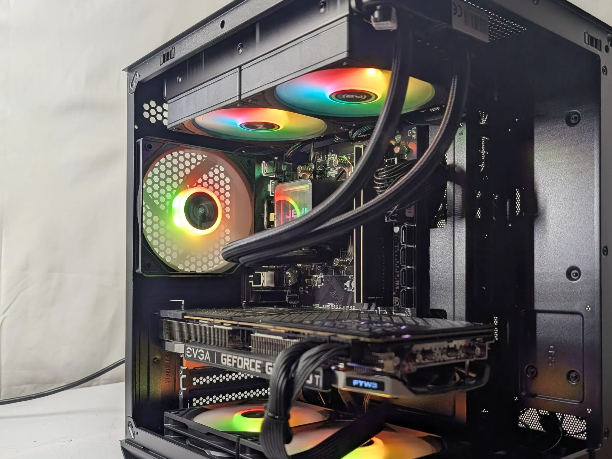 GTX 1080 TI 11GB| RYZEN 5 2600X | 16GB DDR4 | 500GB NVME
