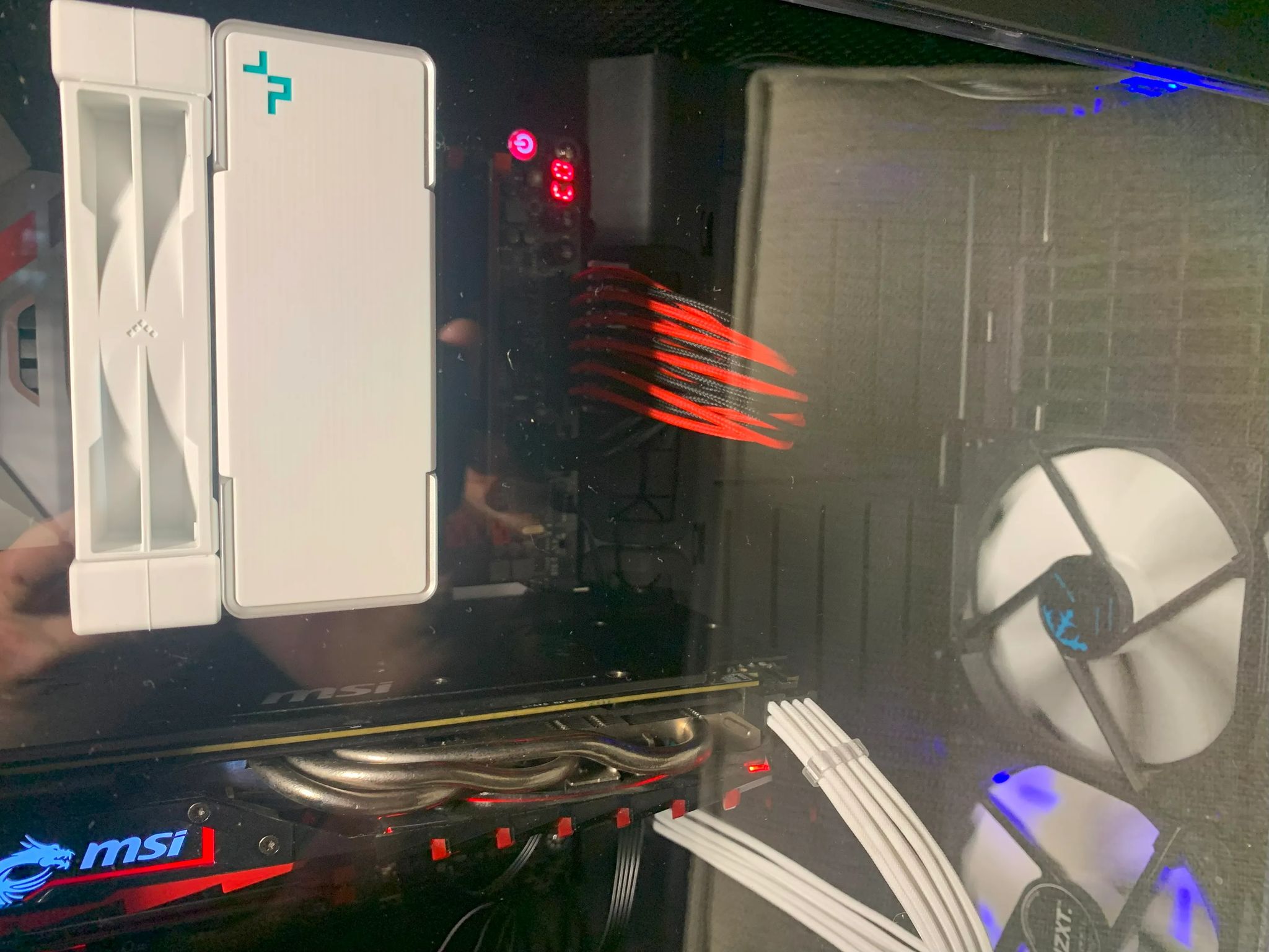 Intel i7 7700, RX 580 8GB, 32GB RAM, Fractal Design Define-S
