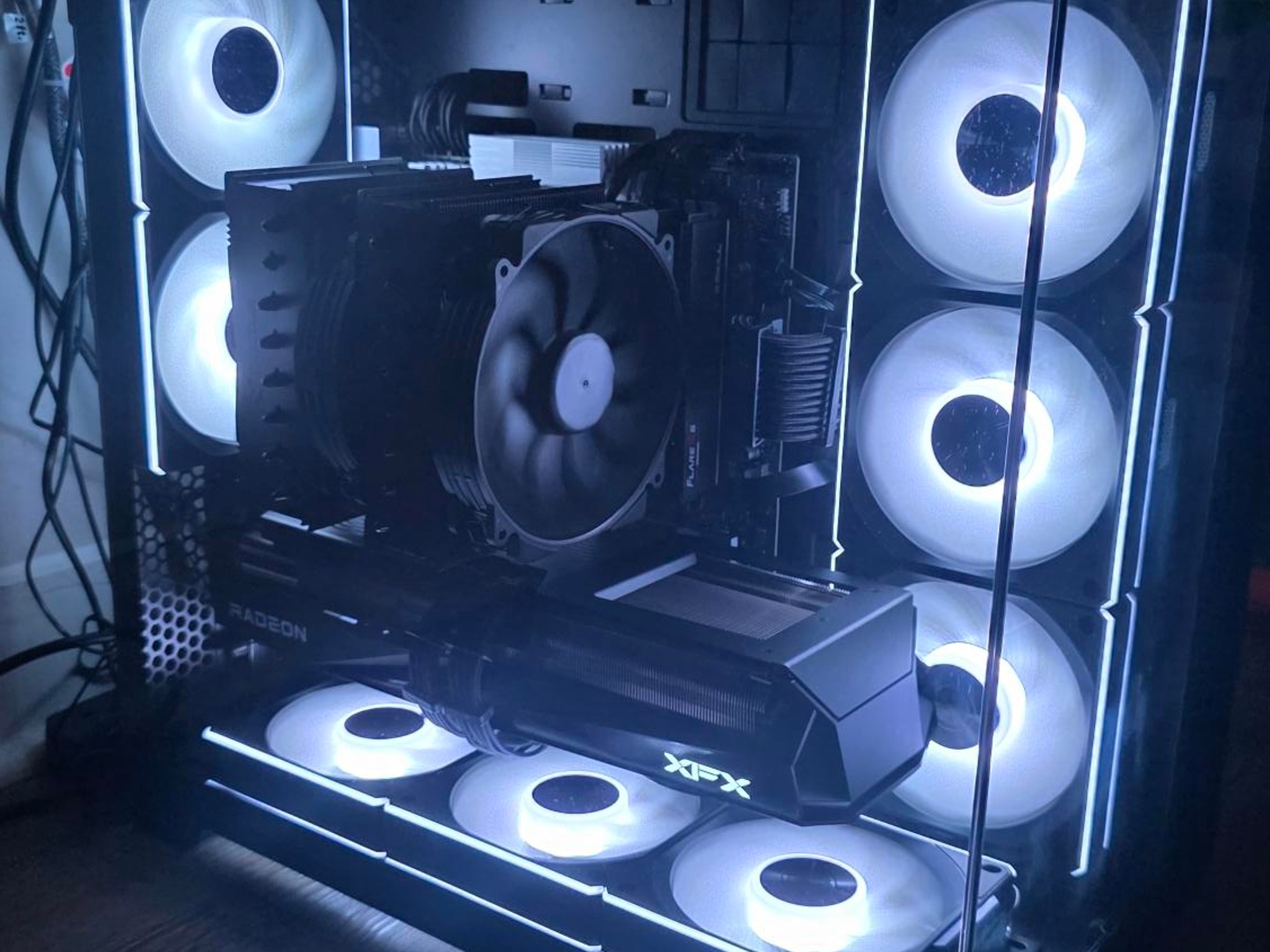 Radeon RX 9070 XT Custom Gaming PC - Ryzen 7 9800X3D, 32GB RAM