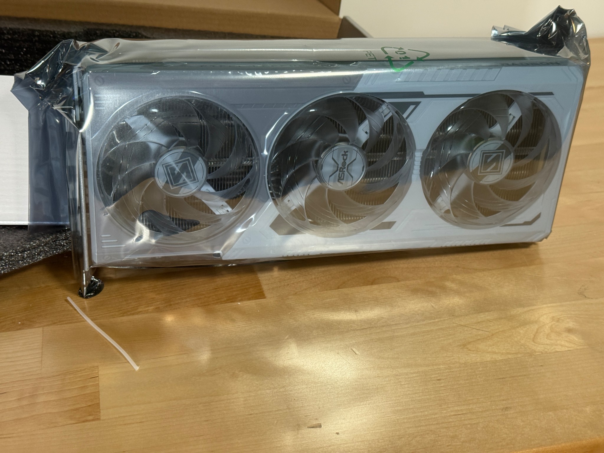 RX 9070XT  Asrock Steel Legend