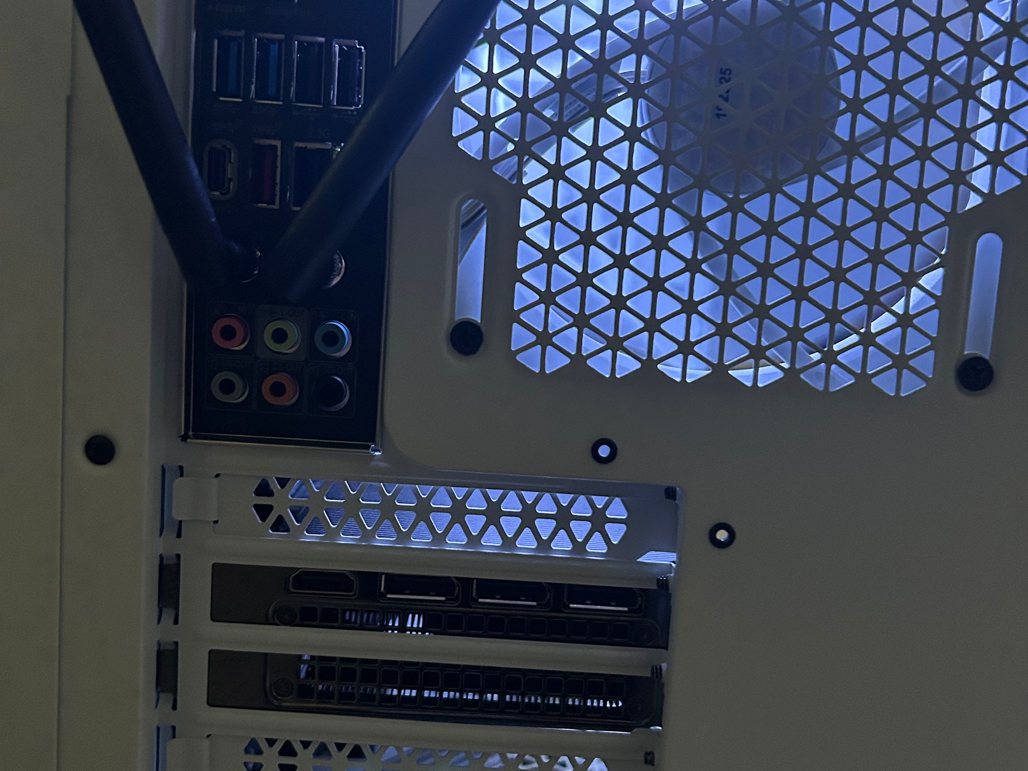 *Updated* 🧊ICEBERG🧊| I5 12600KF| RTX 3070 FE| DRR4 *32*GB 3200 mhz| 1TB storage| LS720 AIO cooler|