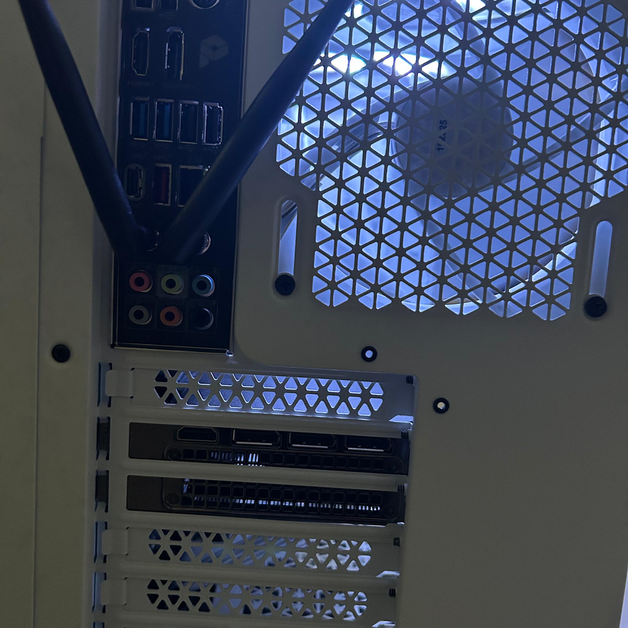 *Updated* 🧊ICEBERG🧊| I5 12600KF| RTX 3070 FE| DRR4 *32*GB 3200 mhz| 1TB storage| LS720 AIO cooler|