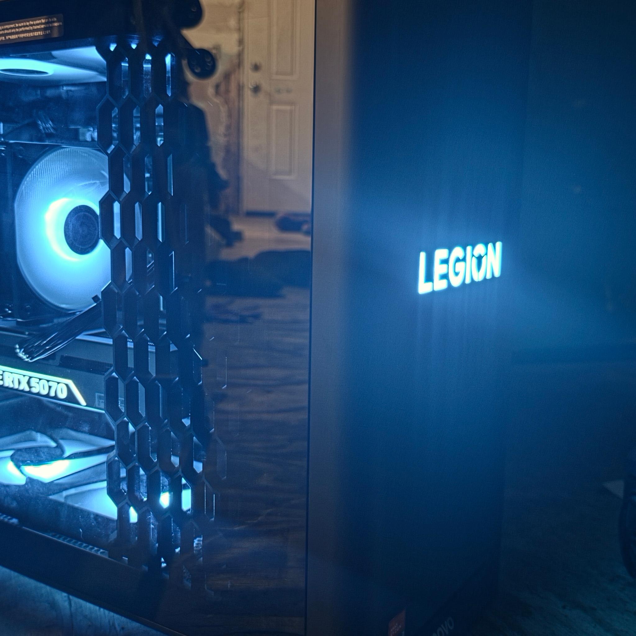 RTX 5070, AMD Ryzen 7 7800X3D, 32 GB DDR5 Ram, 850W PSU