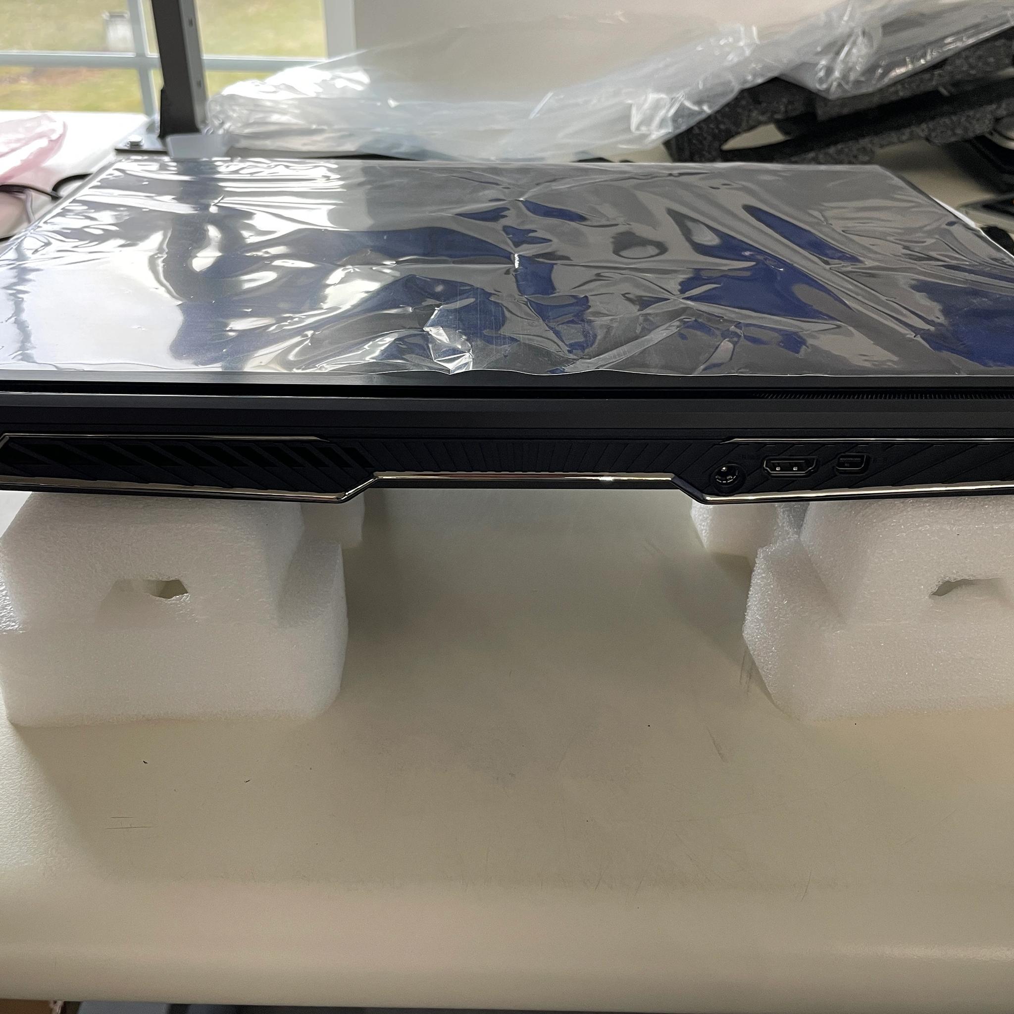 Clevo 15.6" P650HS-G + i7-7700HQ + GTX 1070 + FHD 120Hz Gsync