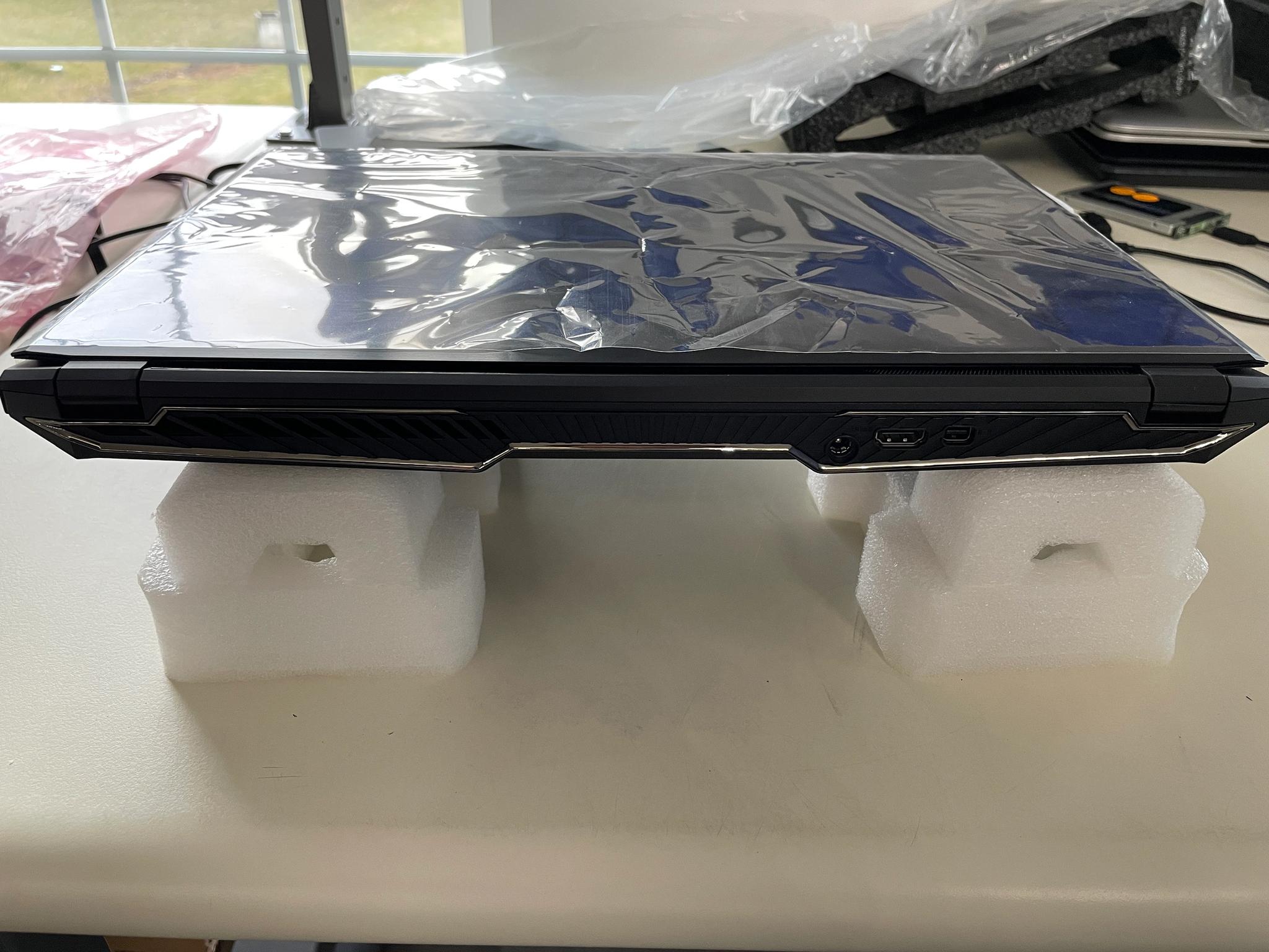 Clevo 15.6" P650HS-G + i7-7700HQ + GTX 1070 + FHD 120Hz Gsync