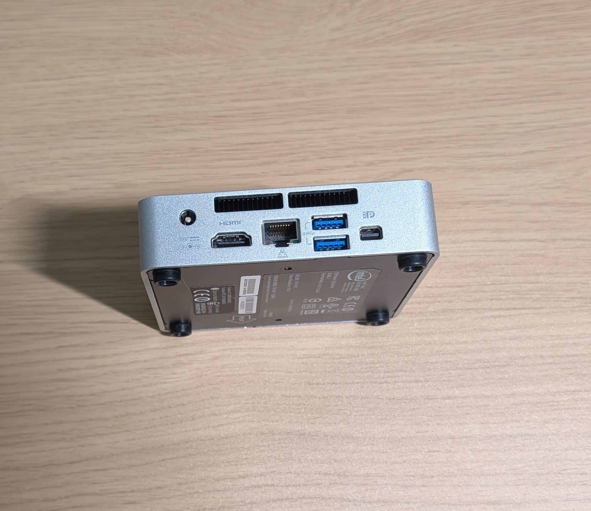 Physically damaged but functional Intel NUC NUC6i5SYK, No RAM no SSD