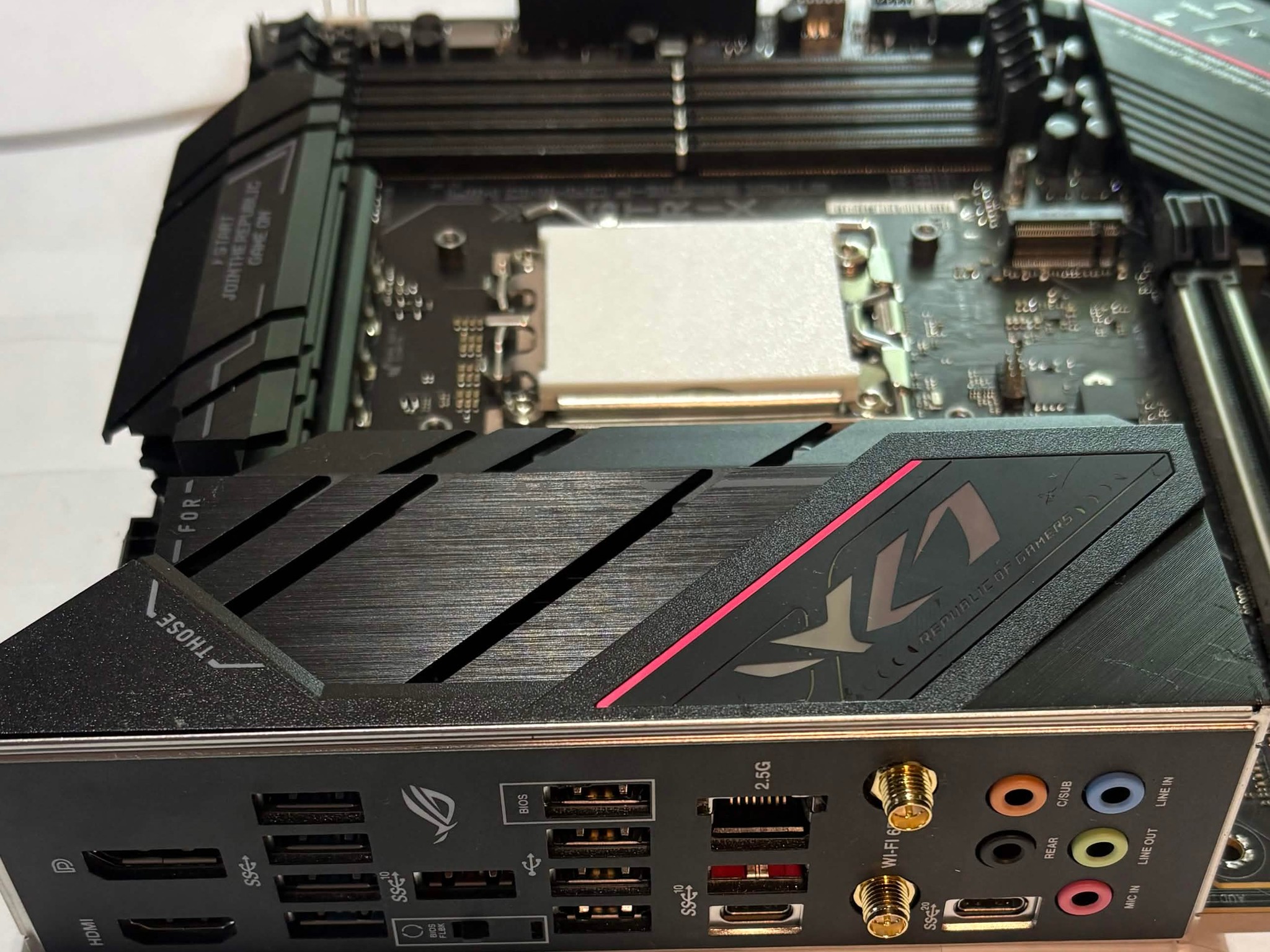ASUS ROG Strix B650E-F Gaming WiFi AM5 ATX Motherboard | DDR5 | PCIe 5.0 | Ryzen 7000/8000/9000